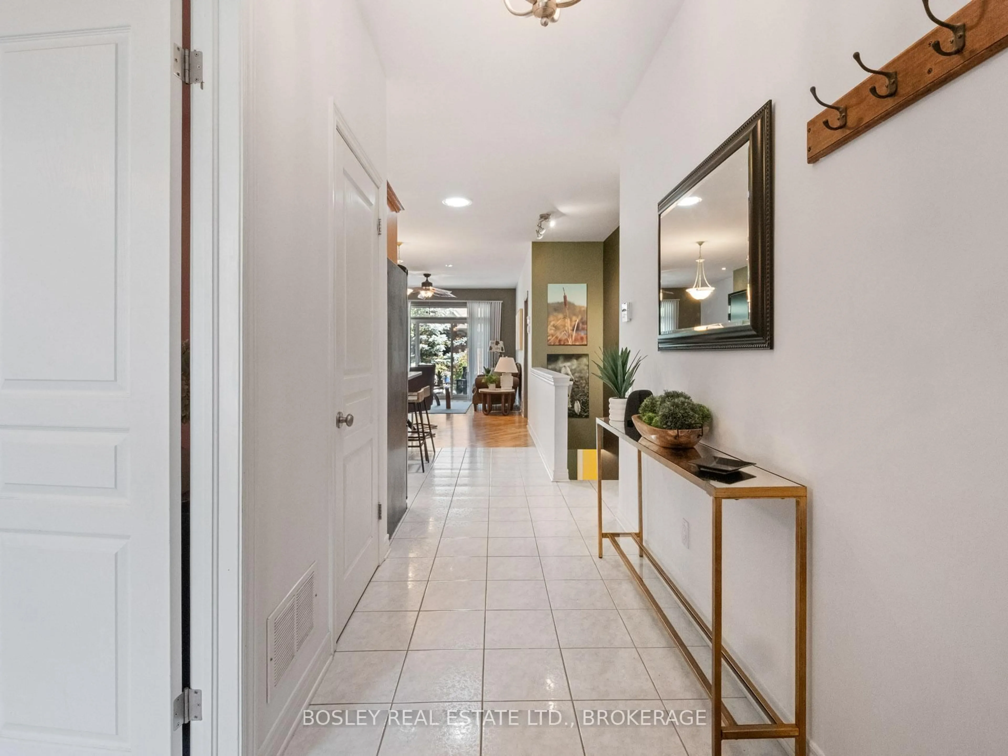 Indoor entryway for 38 Aaron Tr, Welland Ontario L3B 6G4