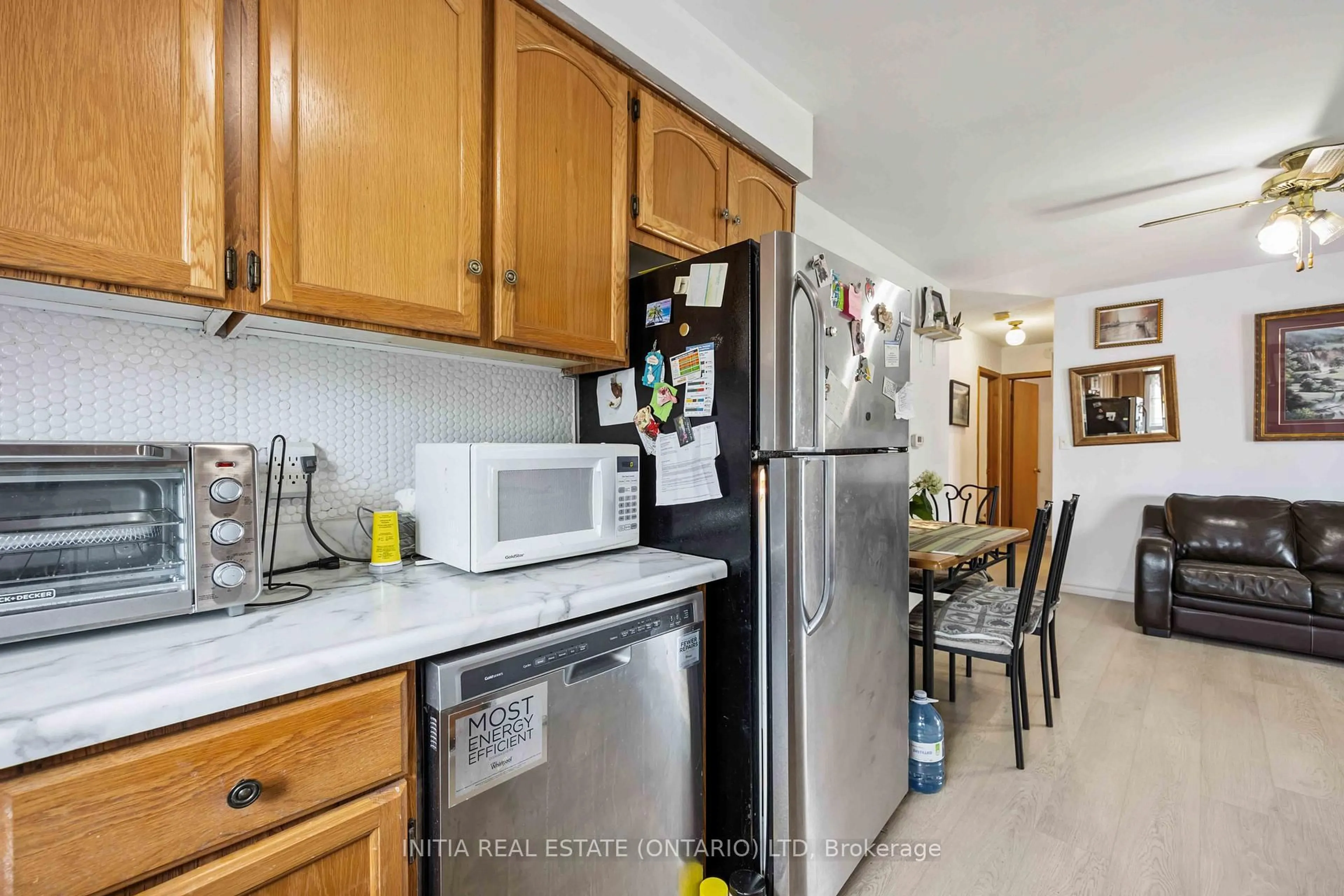 Standard kitchen, unknown for 106 Hastings Cres, Sarnia Ontario N7S 5K5