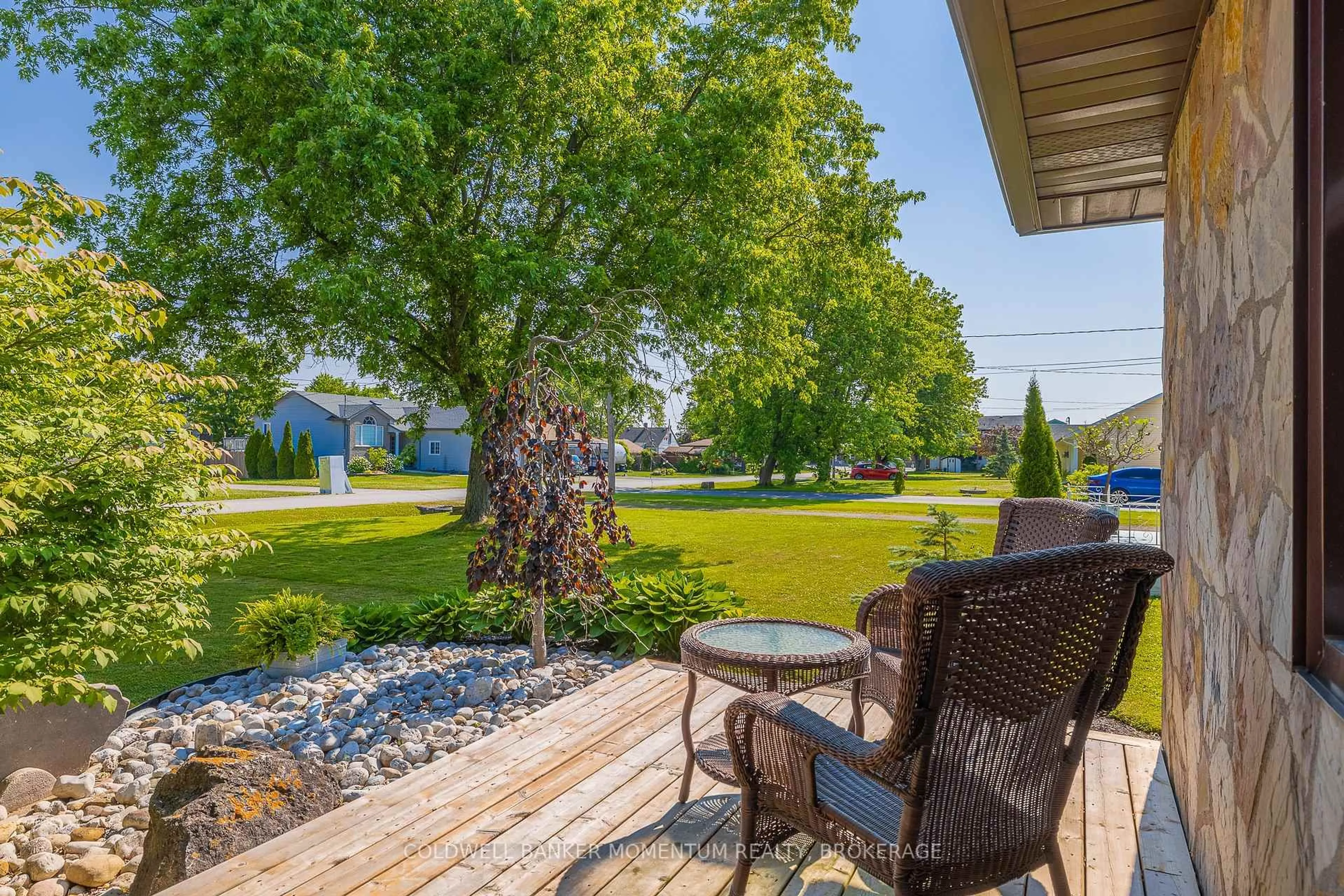 Patio, water/lake/river/ocean view for 3581 Hendershot Dr, Fort Erie Ontario L0S 1S0