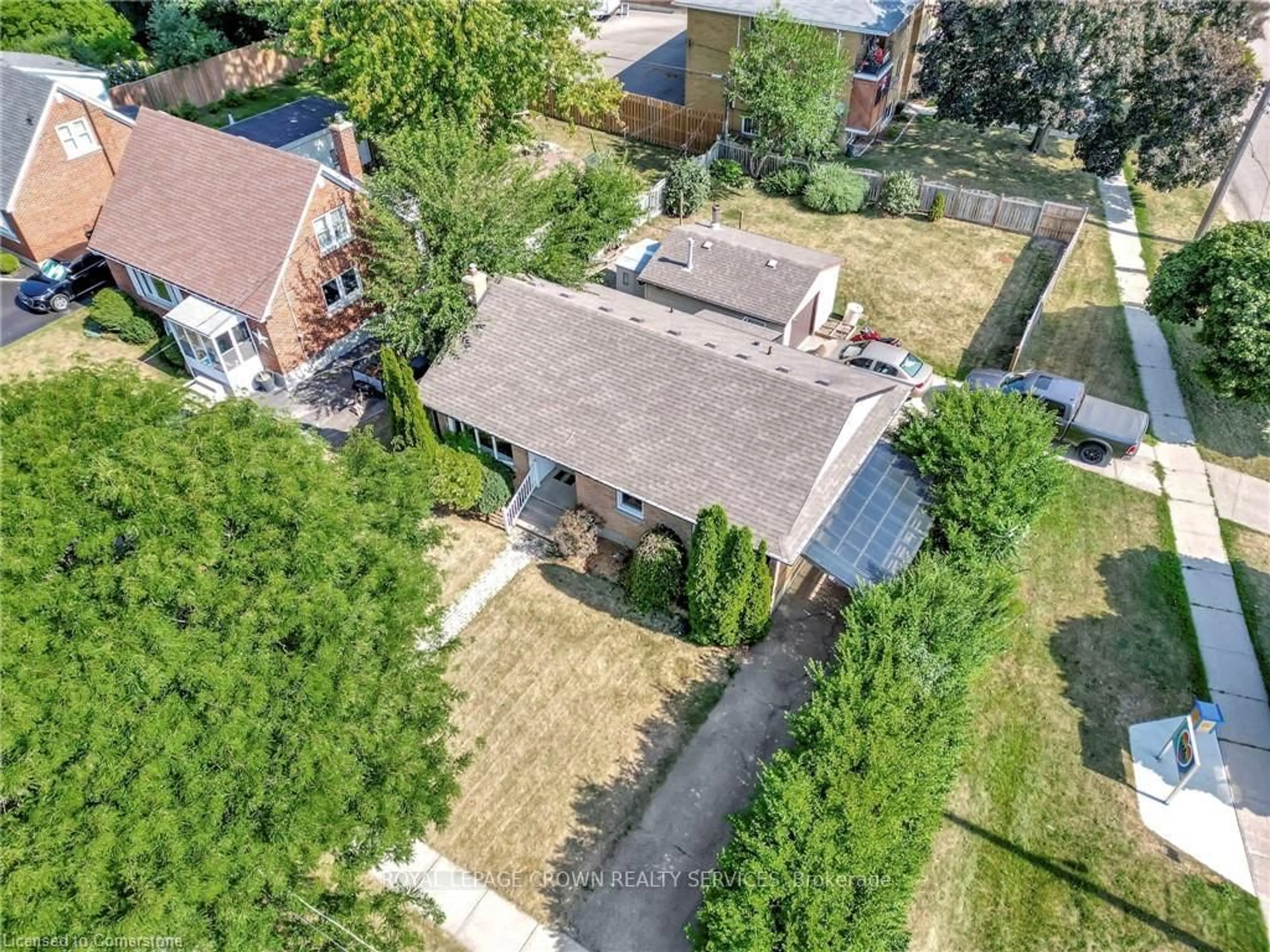 A pic from outside/outdoor area/front of a property/back of a property/a pic from drone, street for 154 Brentwood Ave, Kitchener Ontario N2H 2E1