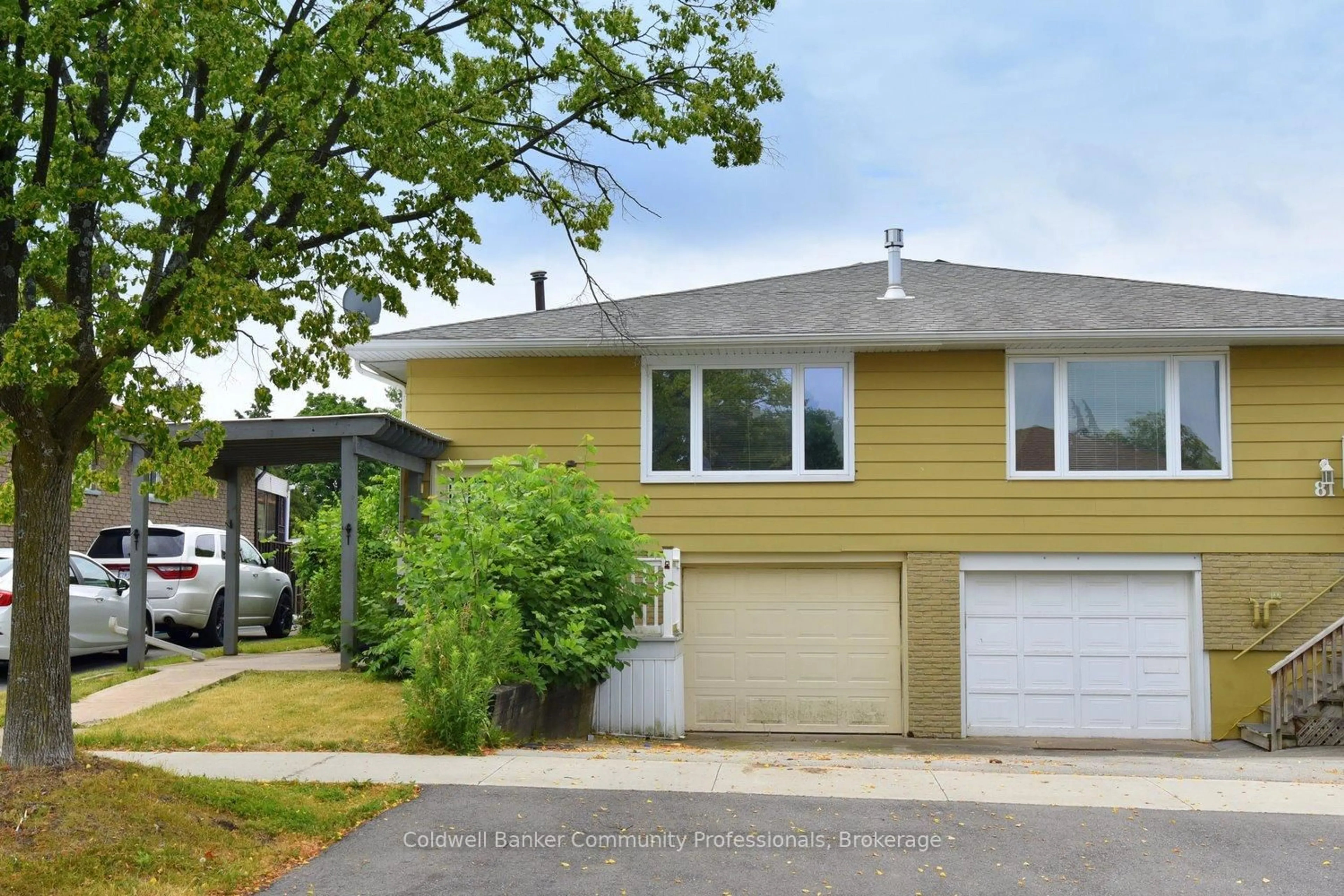 Home with vinyl exterior material, street for 79 Barrington Dr, Welland Ontario L3C 5Z8