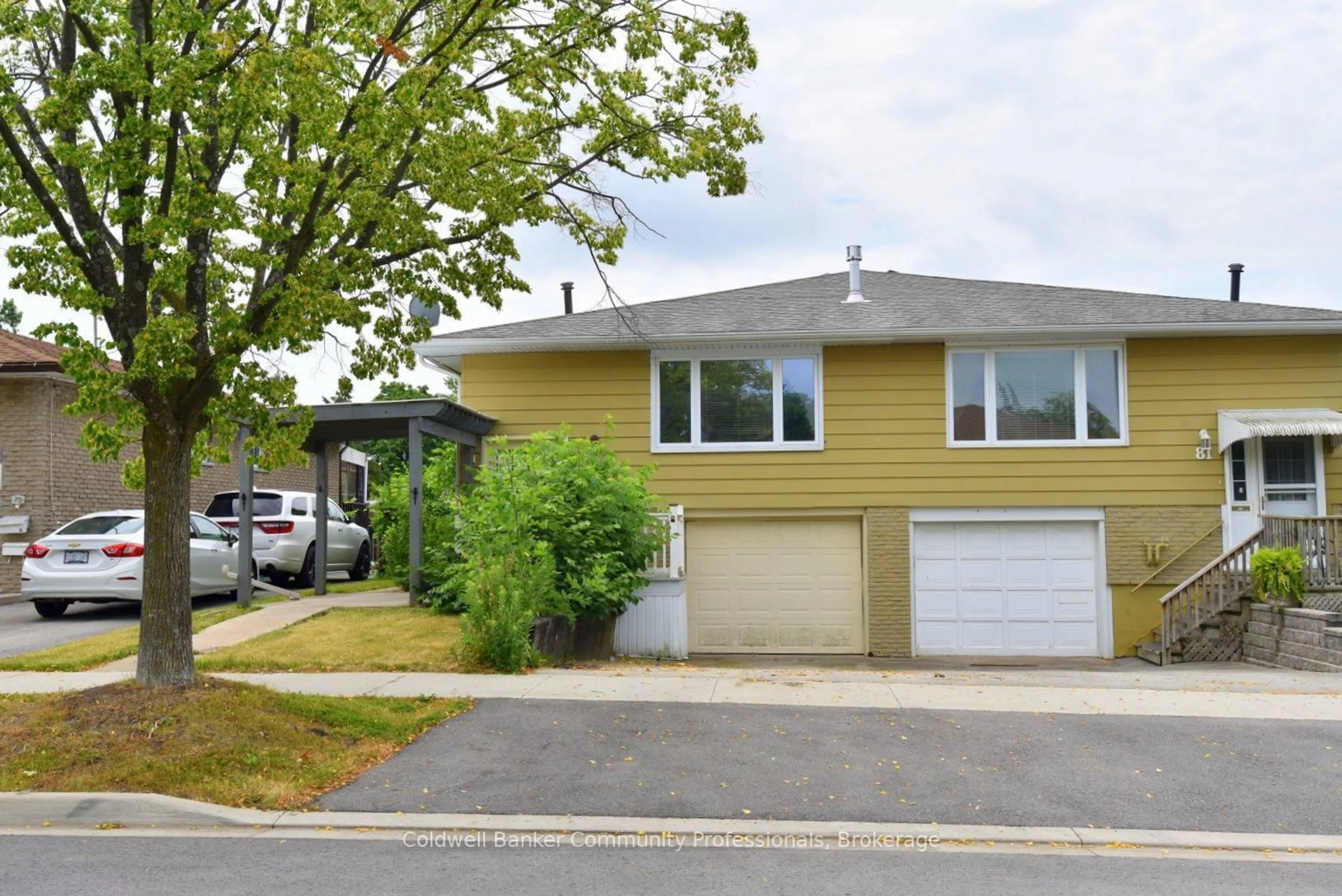 Home with vinyl exterior material, street for 79 Barrington Dr, Welland Ontario L3C 5Z8