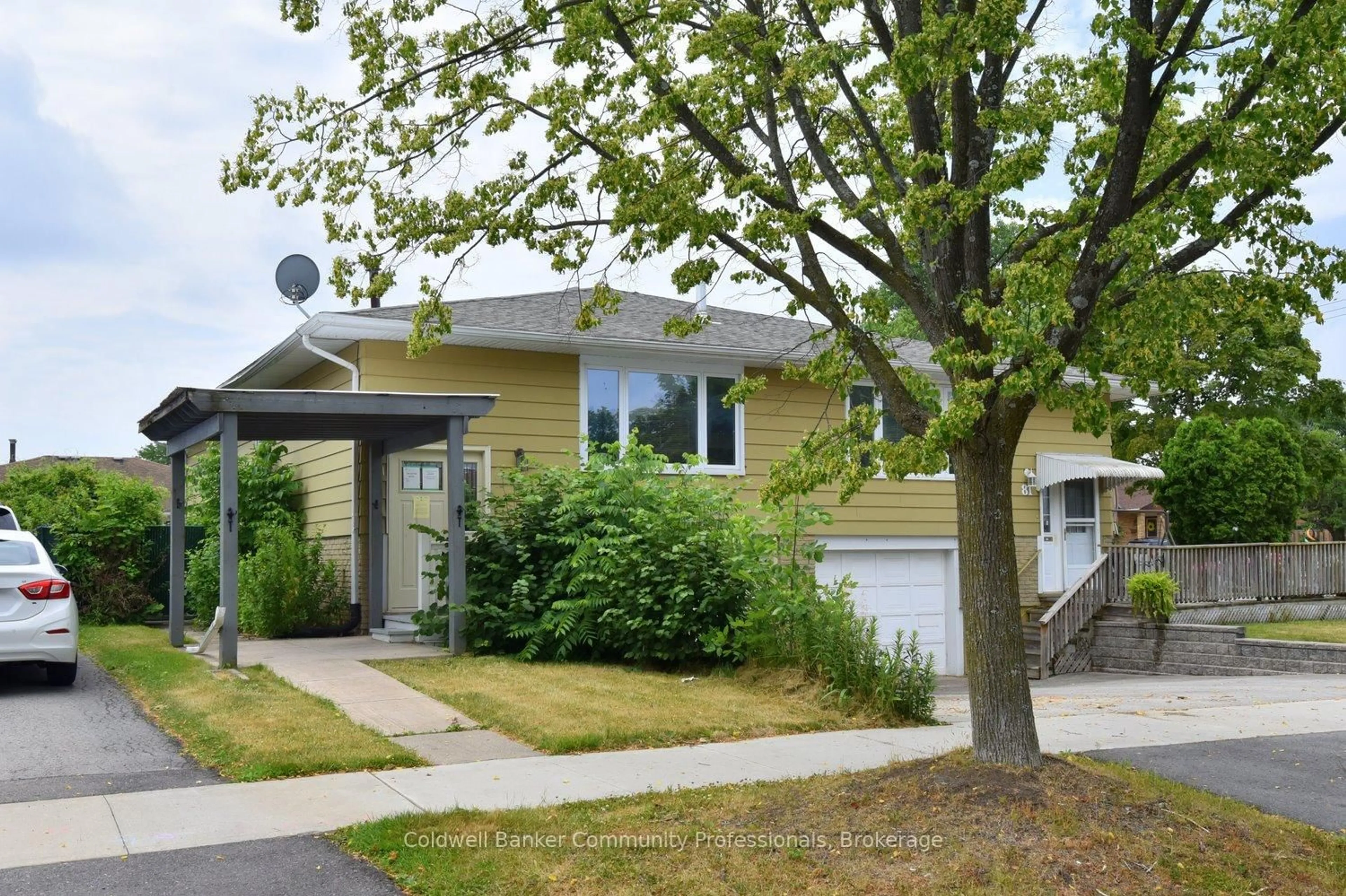 Home with vinyl exterior material, street for 79 Barrington Dr, Welland Ontario L3C 5Z8