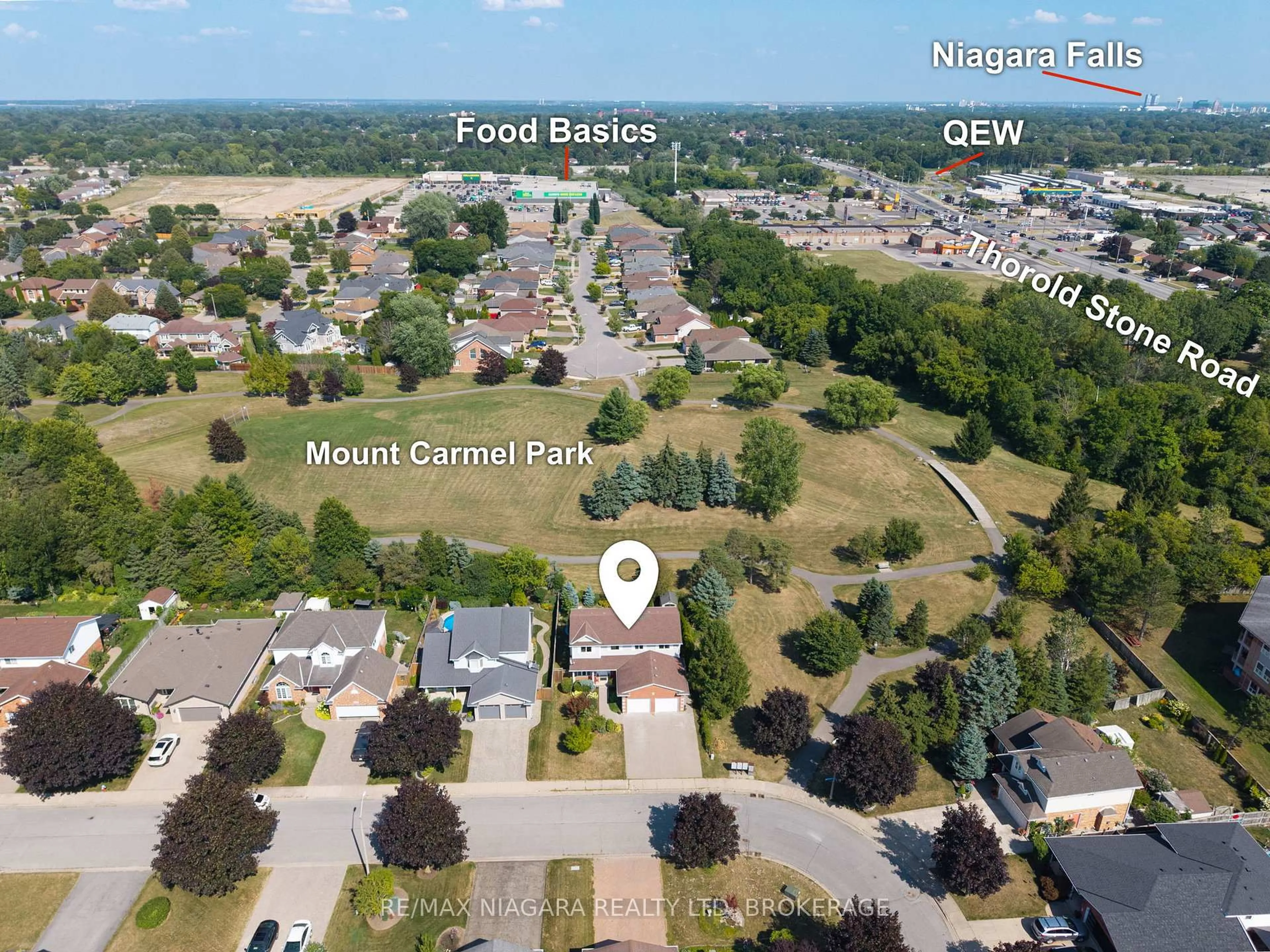 A pic from outside/outdoor area/front of a property/back of a property/a pic from drone, unknown for 3862 Northwood Dr, Niagara Falls Ontario L2H 2Y5