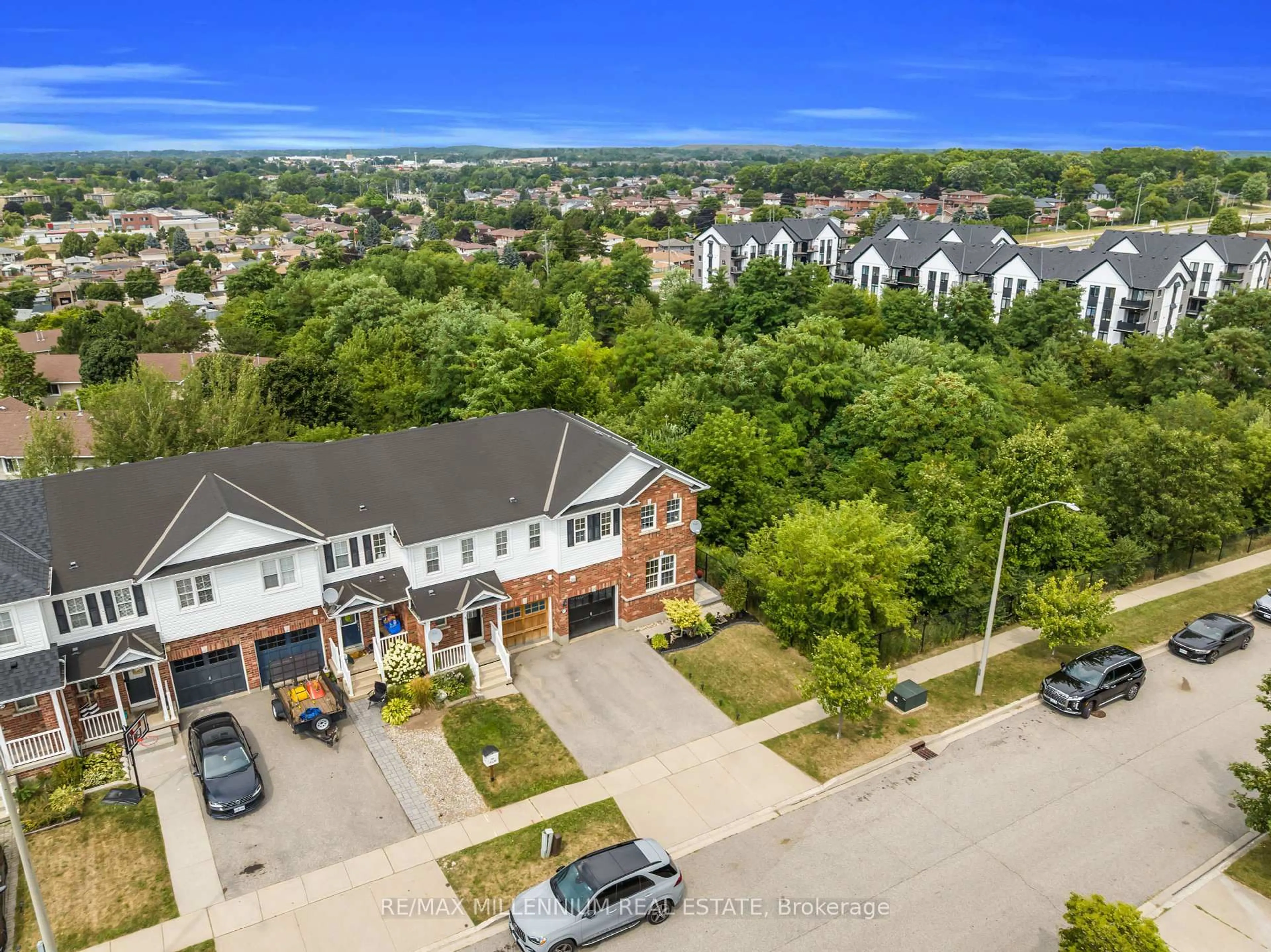 A pic from outside/outdoor area/front of a property/back of a property/a pic from drone, city buildings view from balcony for 87 Bloomington Dr, Cambridge Ontario N1P 1J5