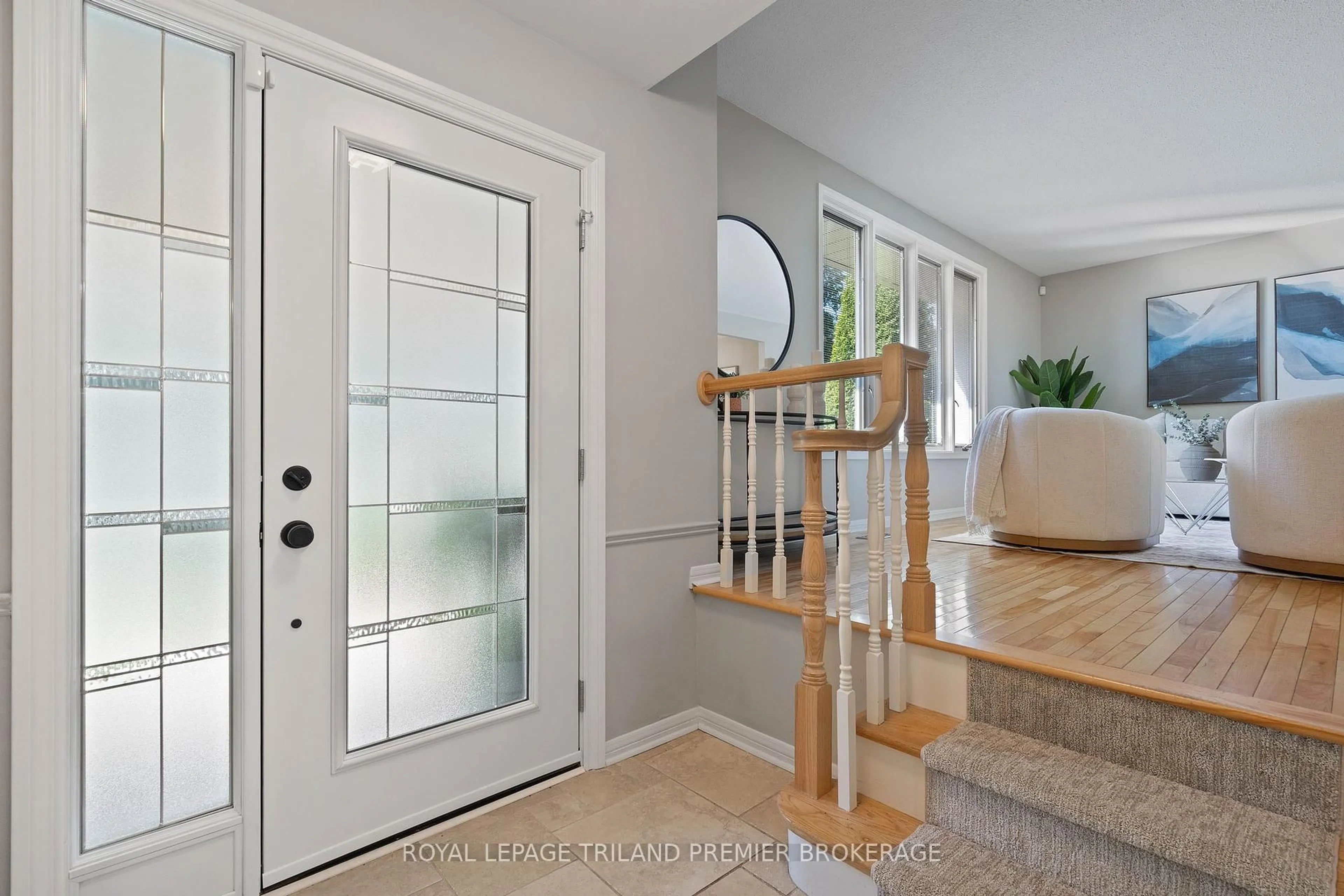 Indoor entryway for 792 Griffith St, London South Ontario N6K 3B1