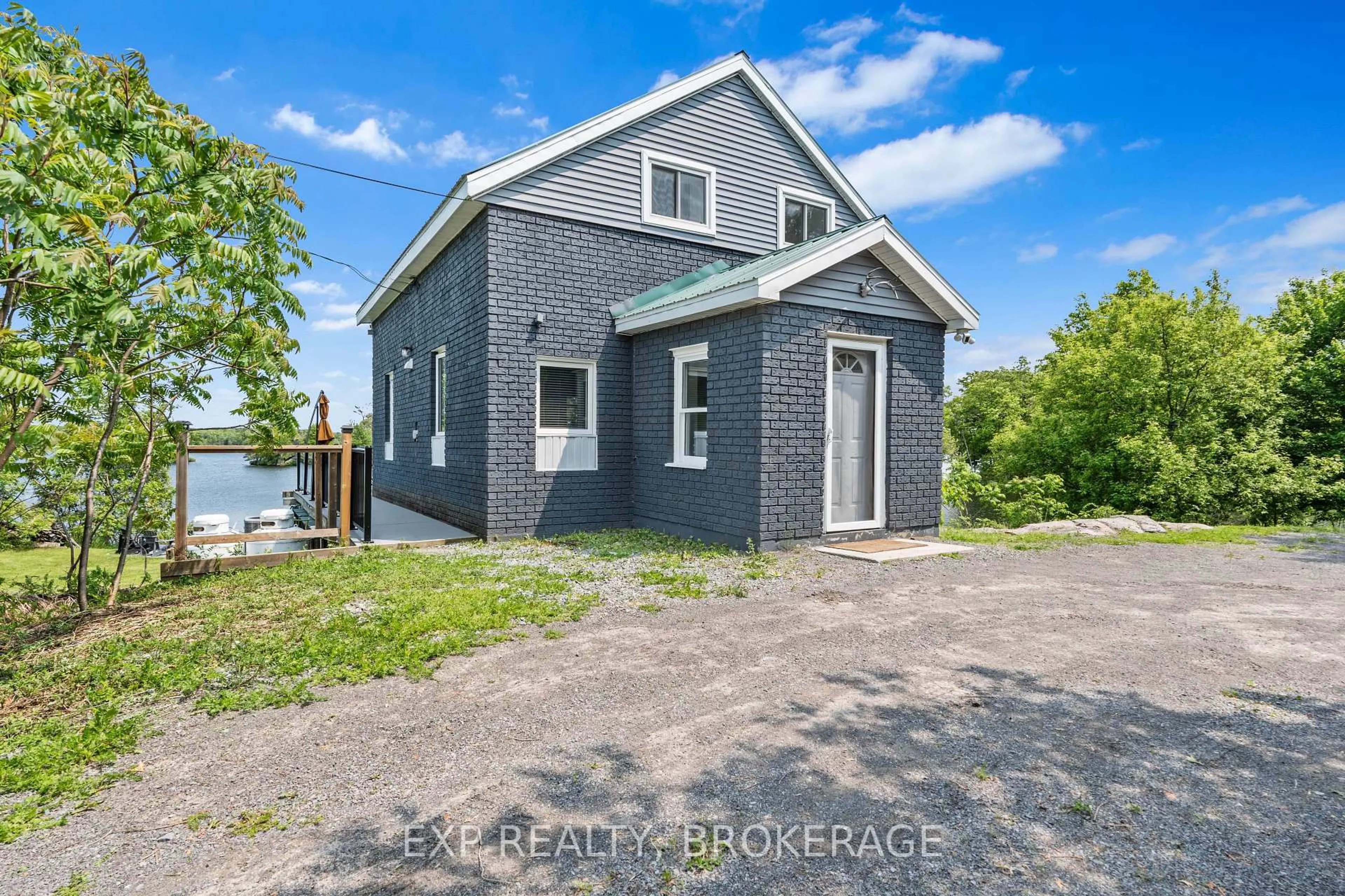 A pic from outside/outdoor area/front of a property/back of a property/a pic from drone, building for 1217 GILES Lane, Godfrey Ontario K0H 1T0