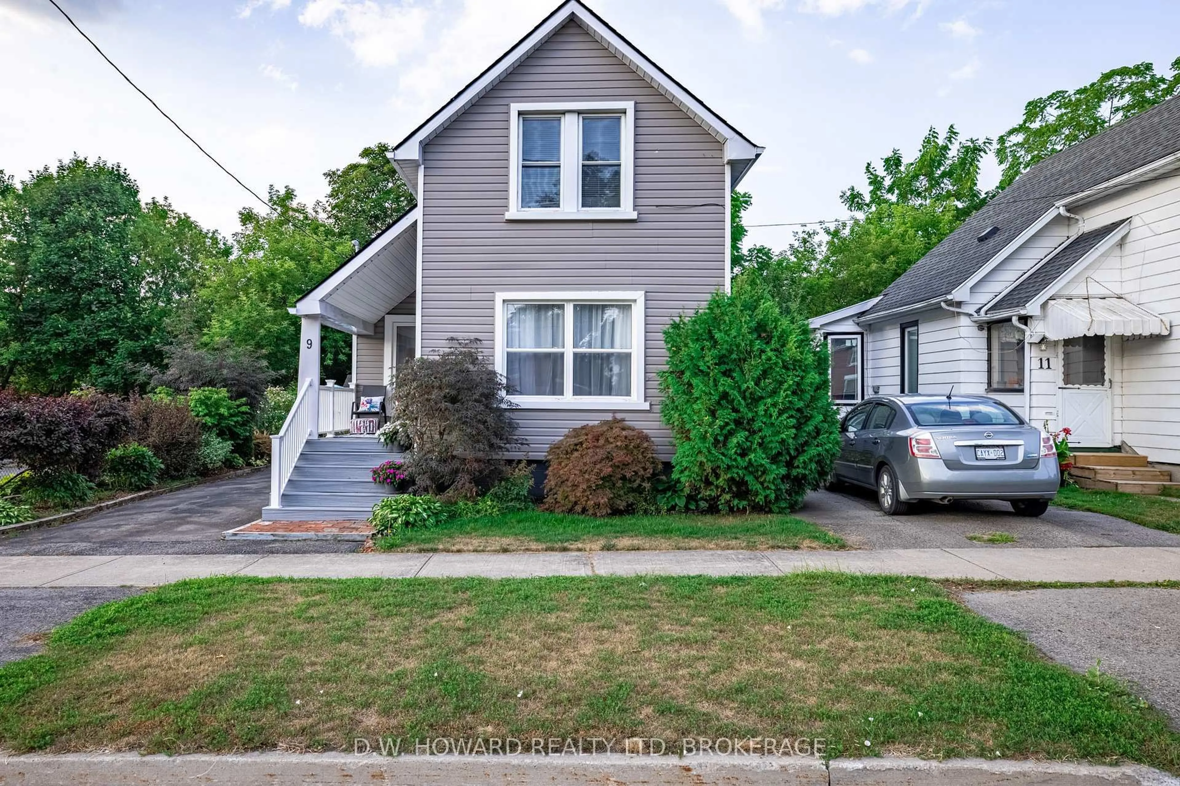 Home with vinyl exterior material, street for 9 Phipps St, Fort Erie Ontario L2A 2V1