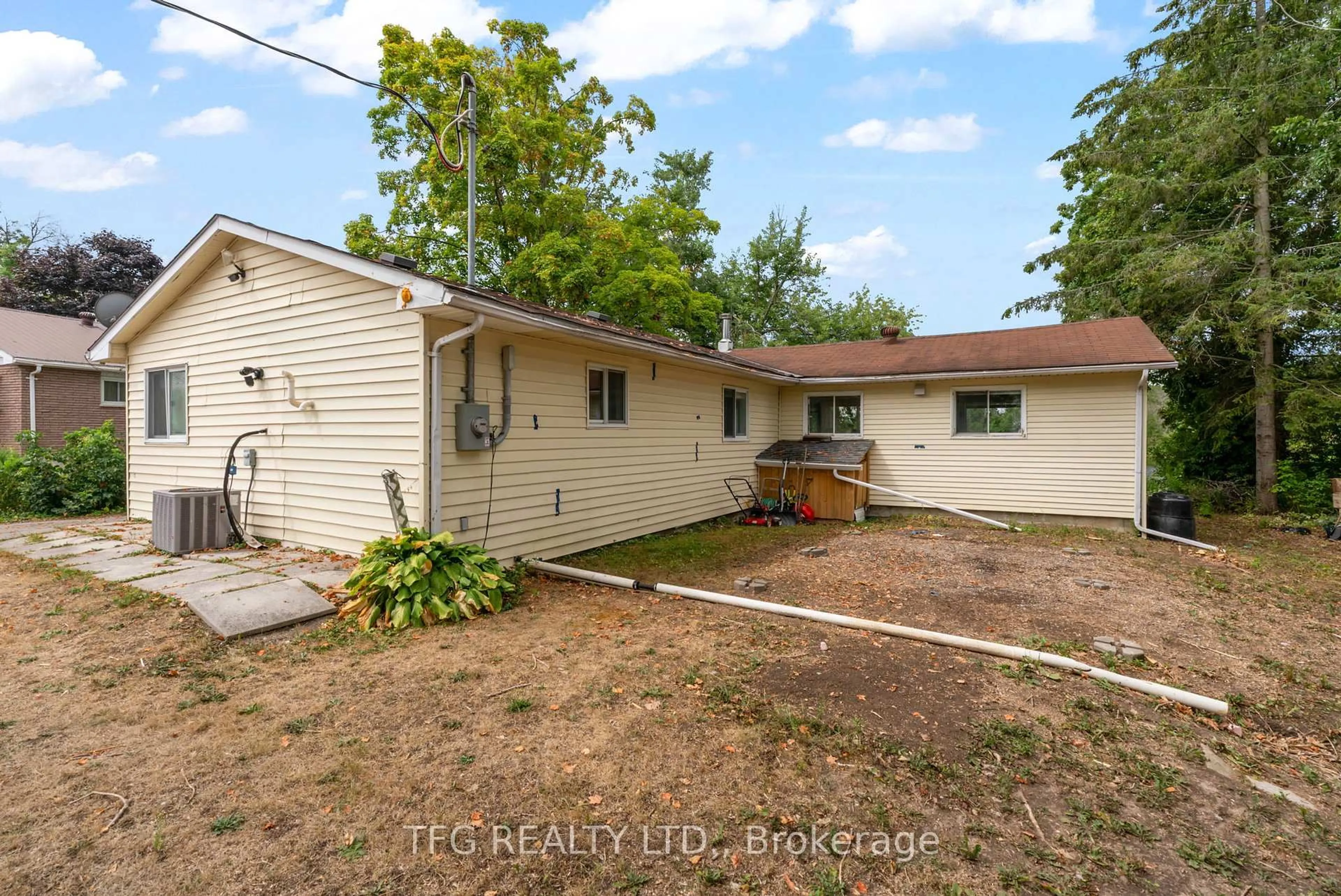 A pic from outside/outdoor area/front of a property/back of a property/a pic from drone, street for 53 Carlton Cres, Kawartha Lakes Ontario K0L 2W0