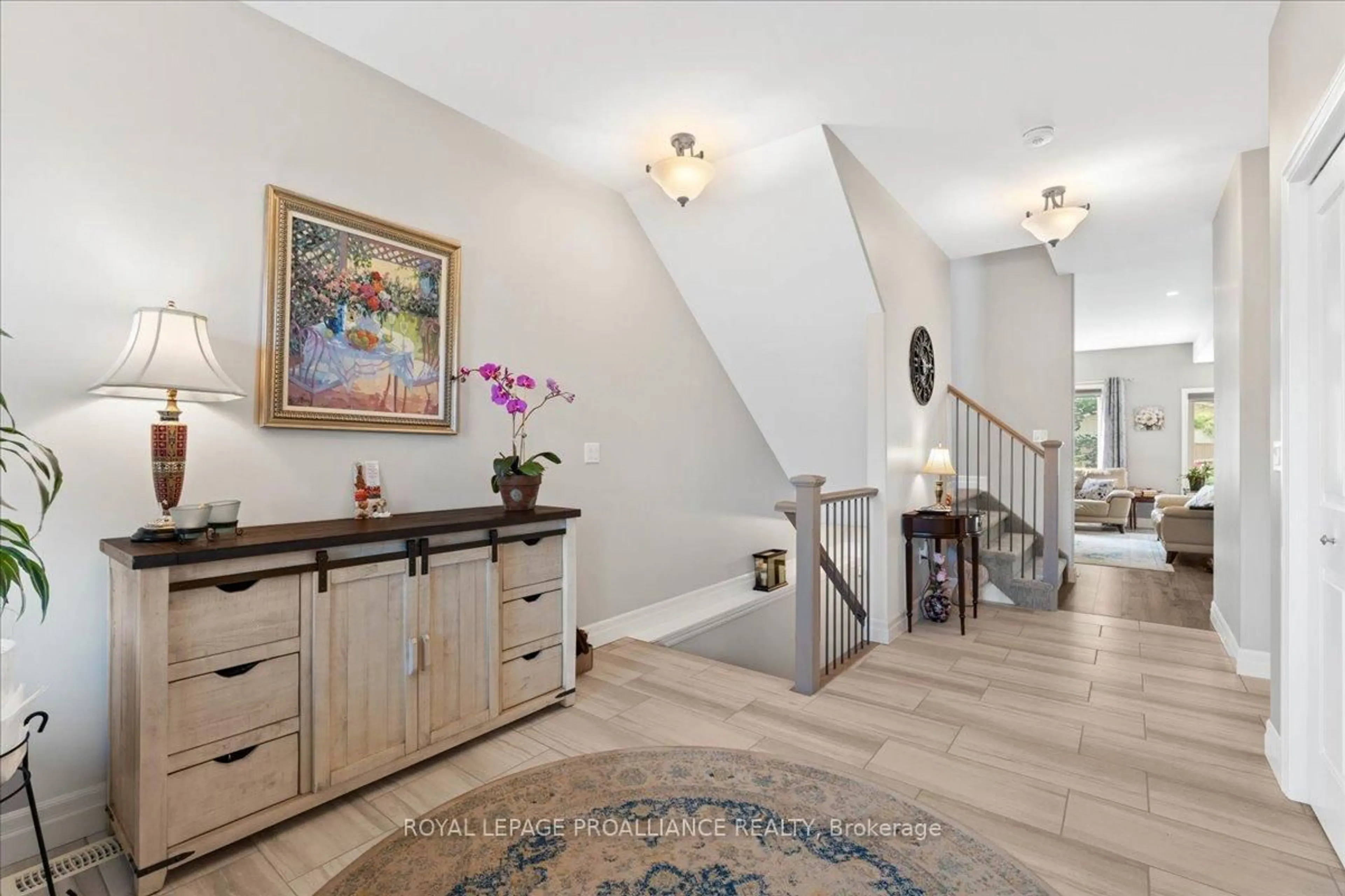 Indoor entryway for 90 Barley Tr, Stirling Ontario K0K 3E0