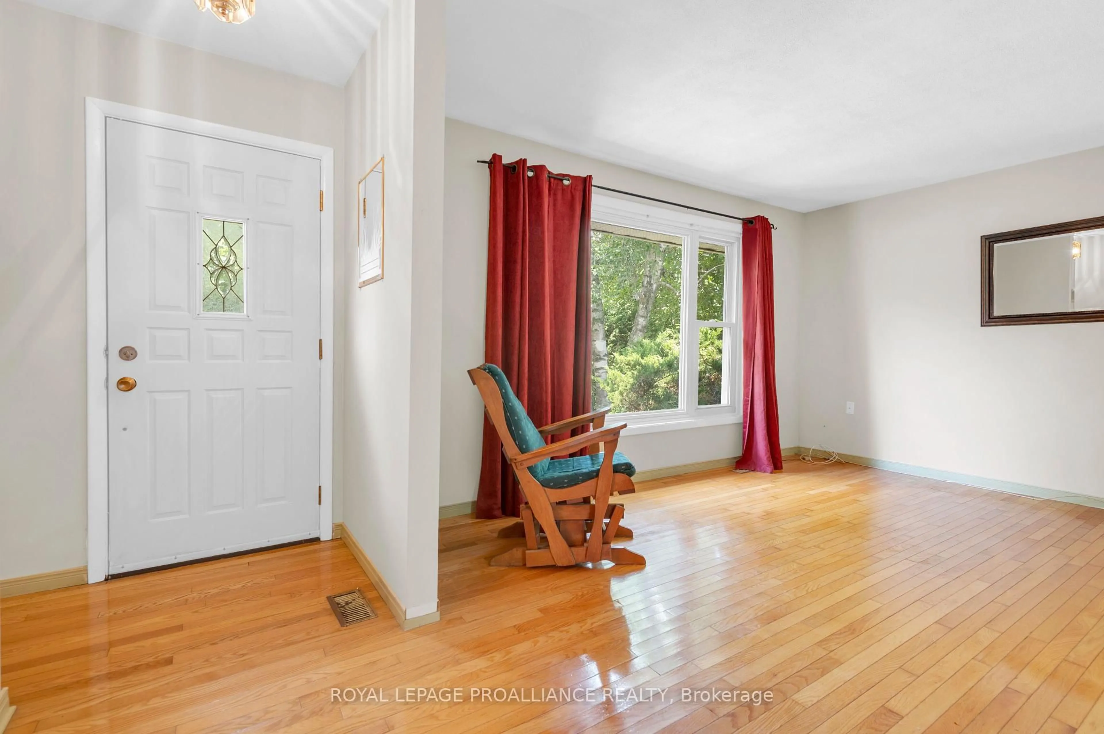 Indoor entryway for 1239 Frankford Rd, Hastings Ontario K0K 2C0