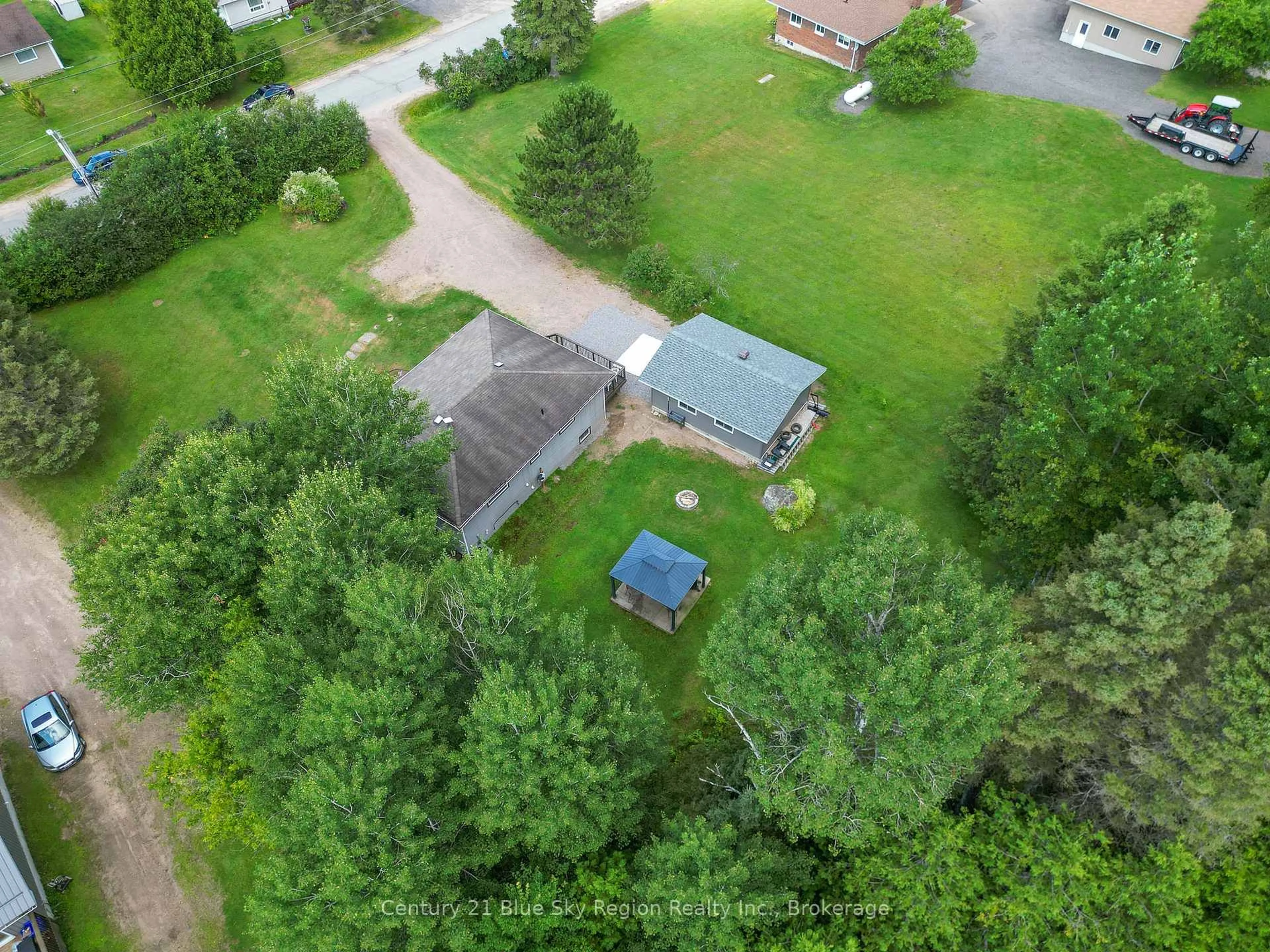 A pic from outside/outdoor area/front of a property/back of a property/a pic from drone, unknown for 142 Gagnon St, Bonfield Ontario P0H 1E0