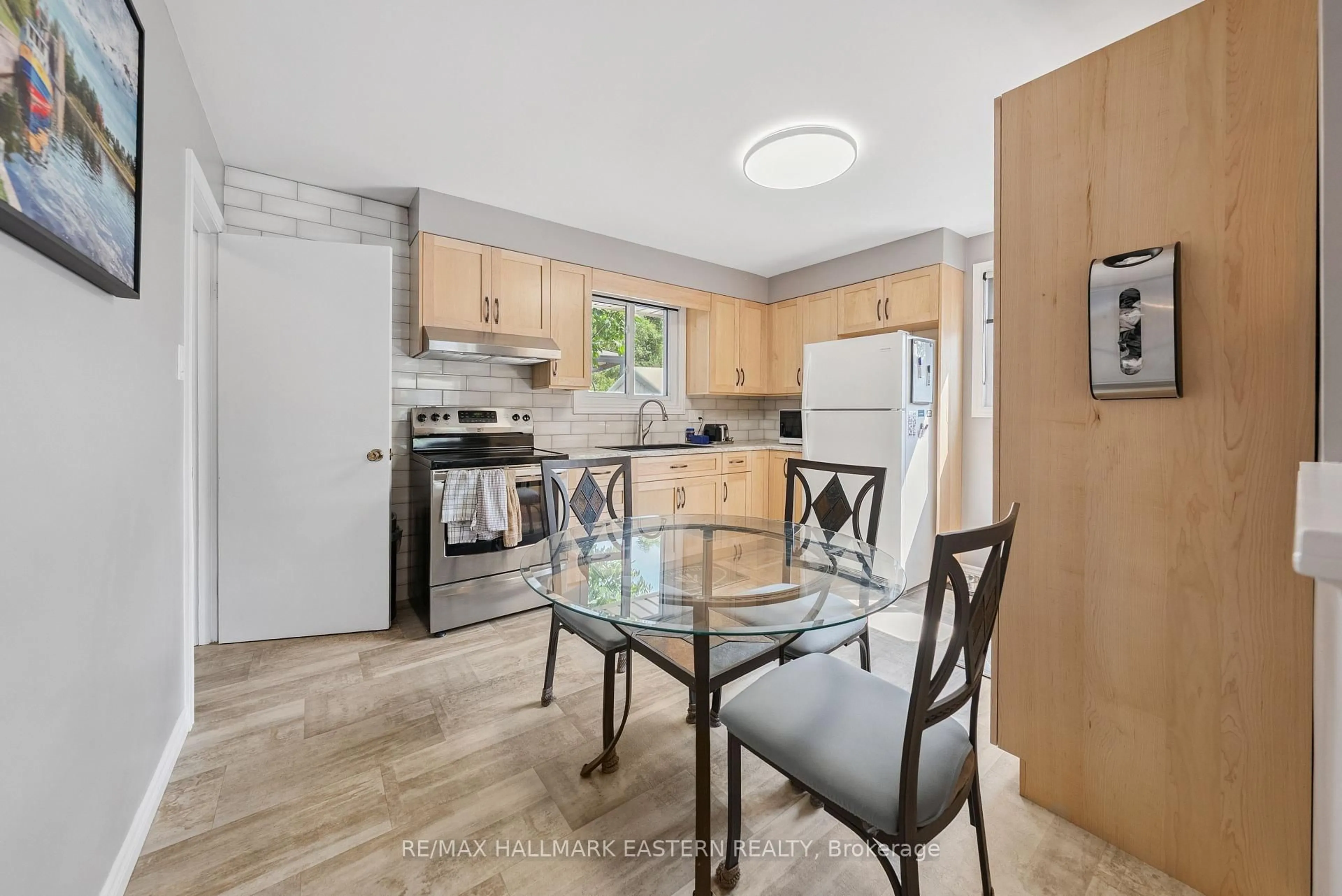 Open concept kitchen, unknown for 604 Garside Dr, Peterborough East Ontario K9H 7C7