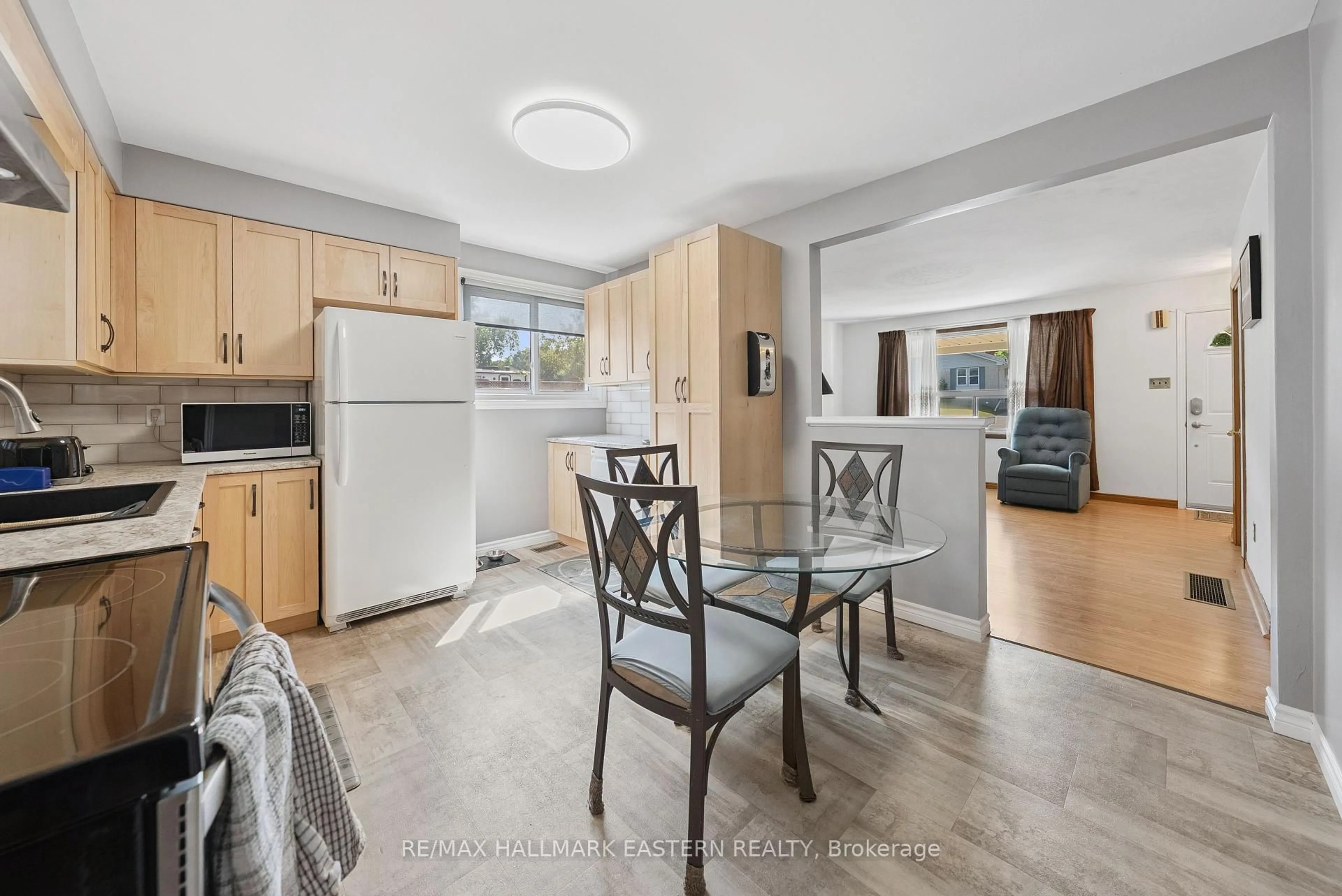 Open concept kitchen, unknown for 604 Garside Dr, Peterborough East Ontario K9H 7C7