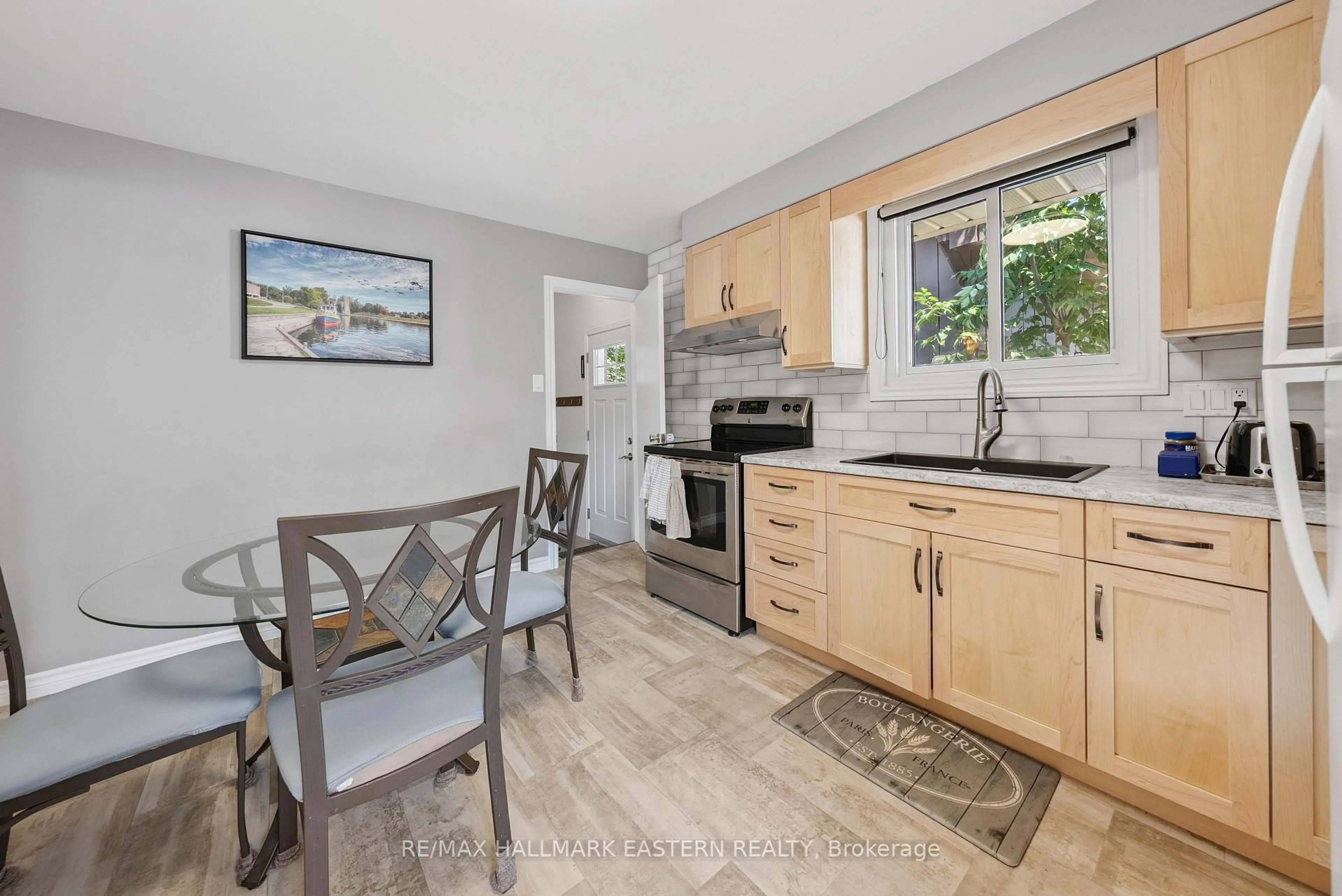 Open concept kitchen, unknown for 604 Garside Dr, Peterborough East Ontario K9H 7C7
