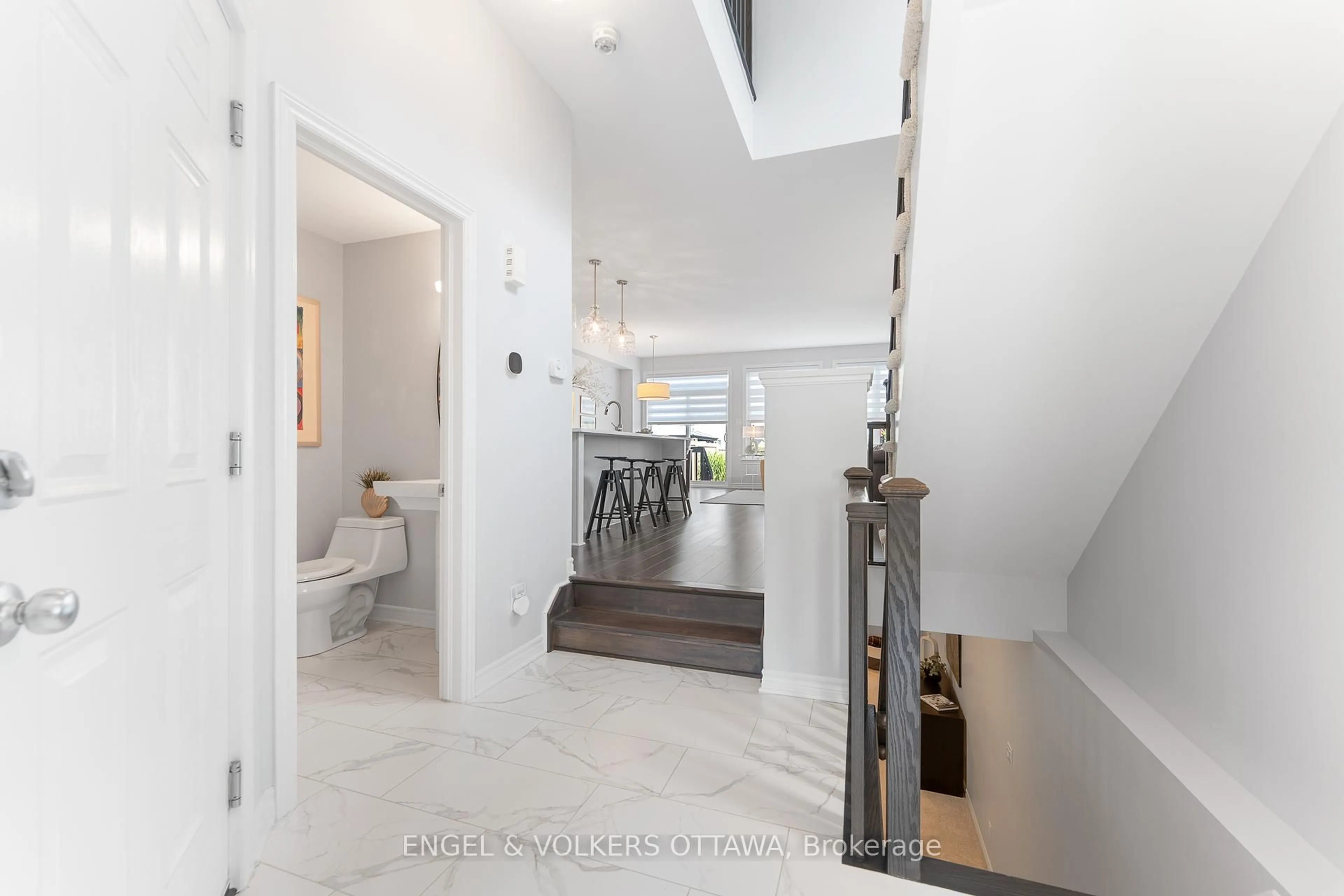 Indoor entryway for 2864 Grand Canal St, Ottawa Ontario K2J 0T3