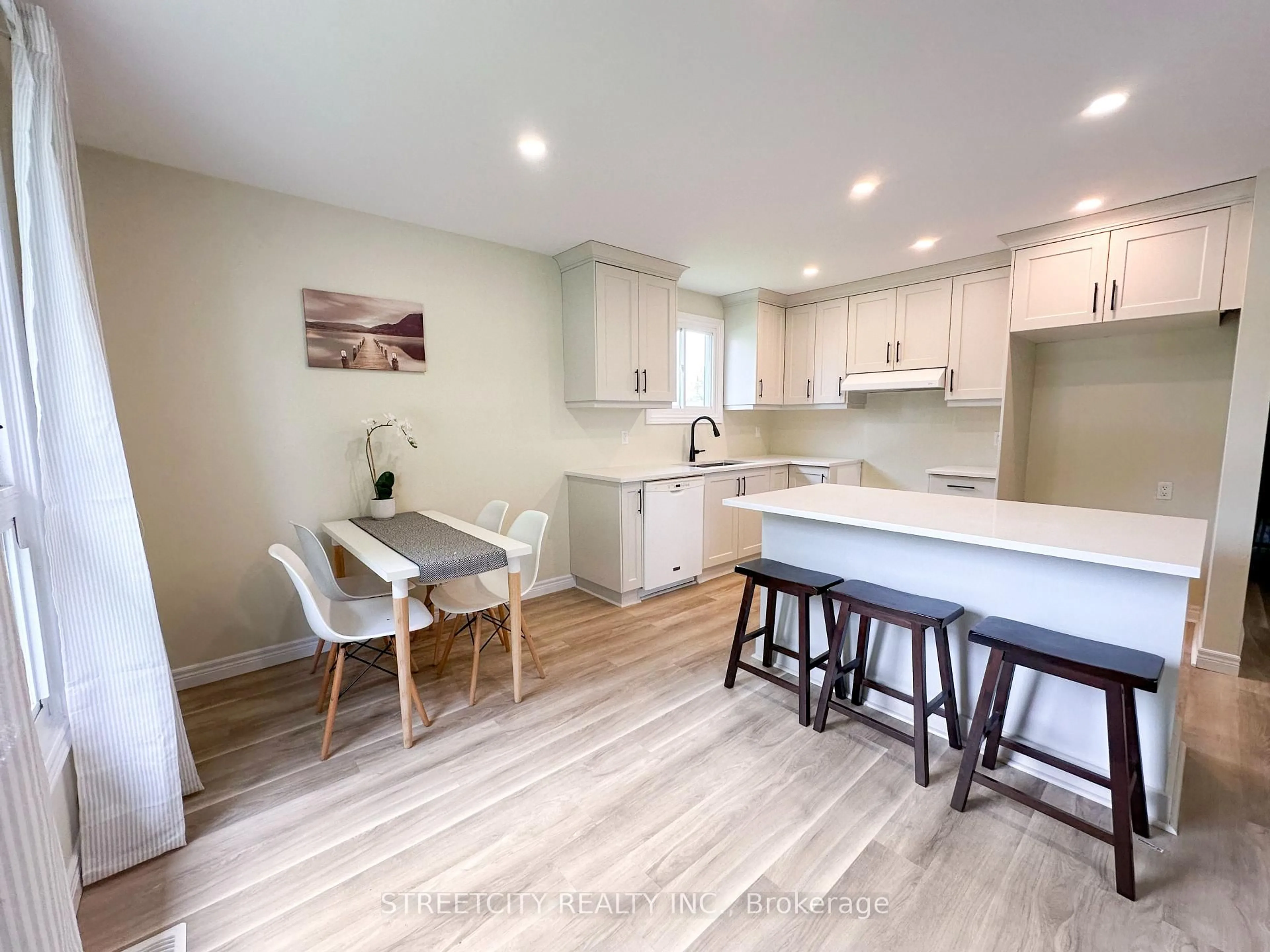 Open concept kitchen, unknown for 1578 Councillors St, St. Clair Ontario N0N 1H0