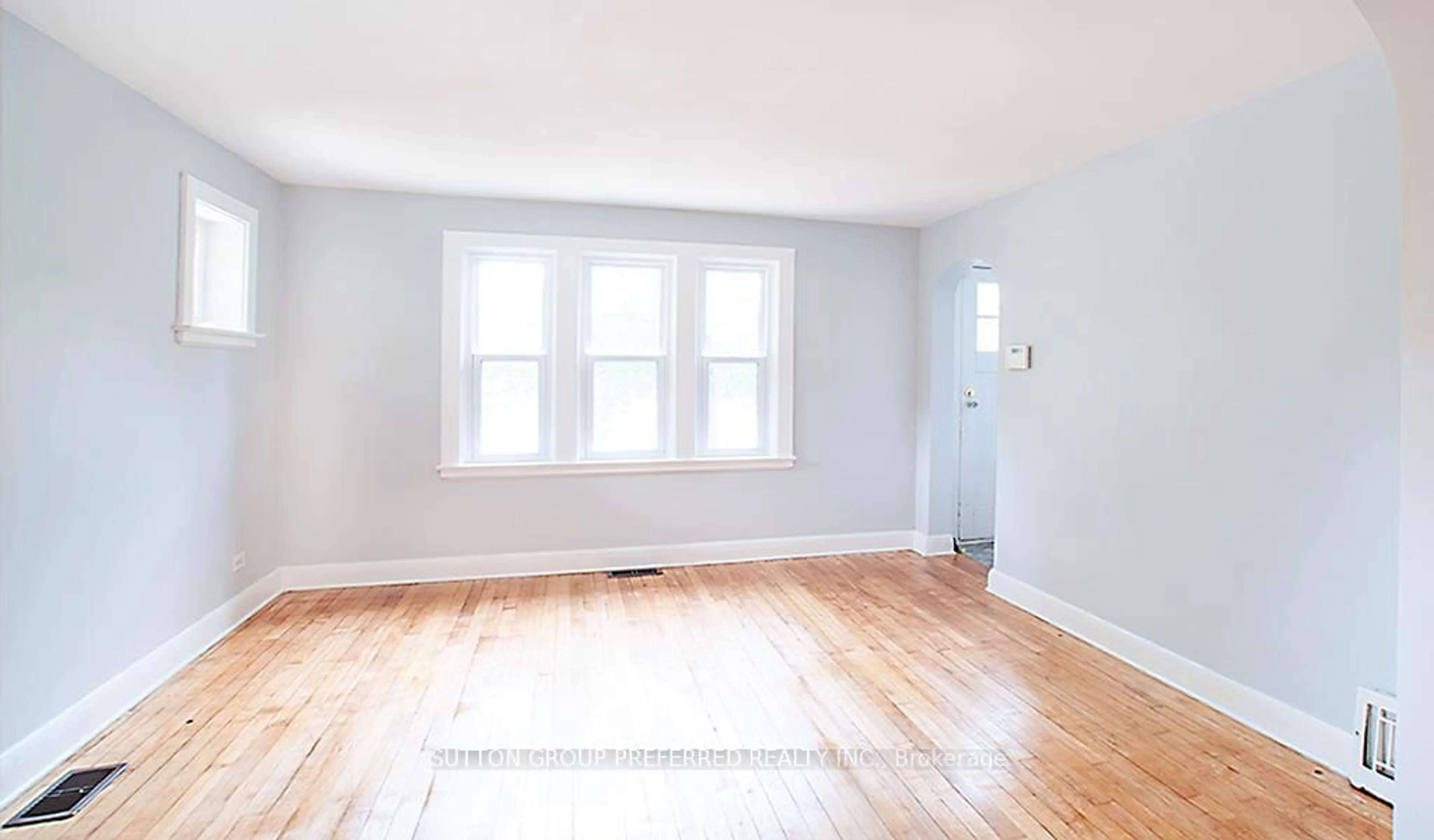 A pic of a room for 415 Springbank Dr, London South Ontario N6J 1G7