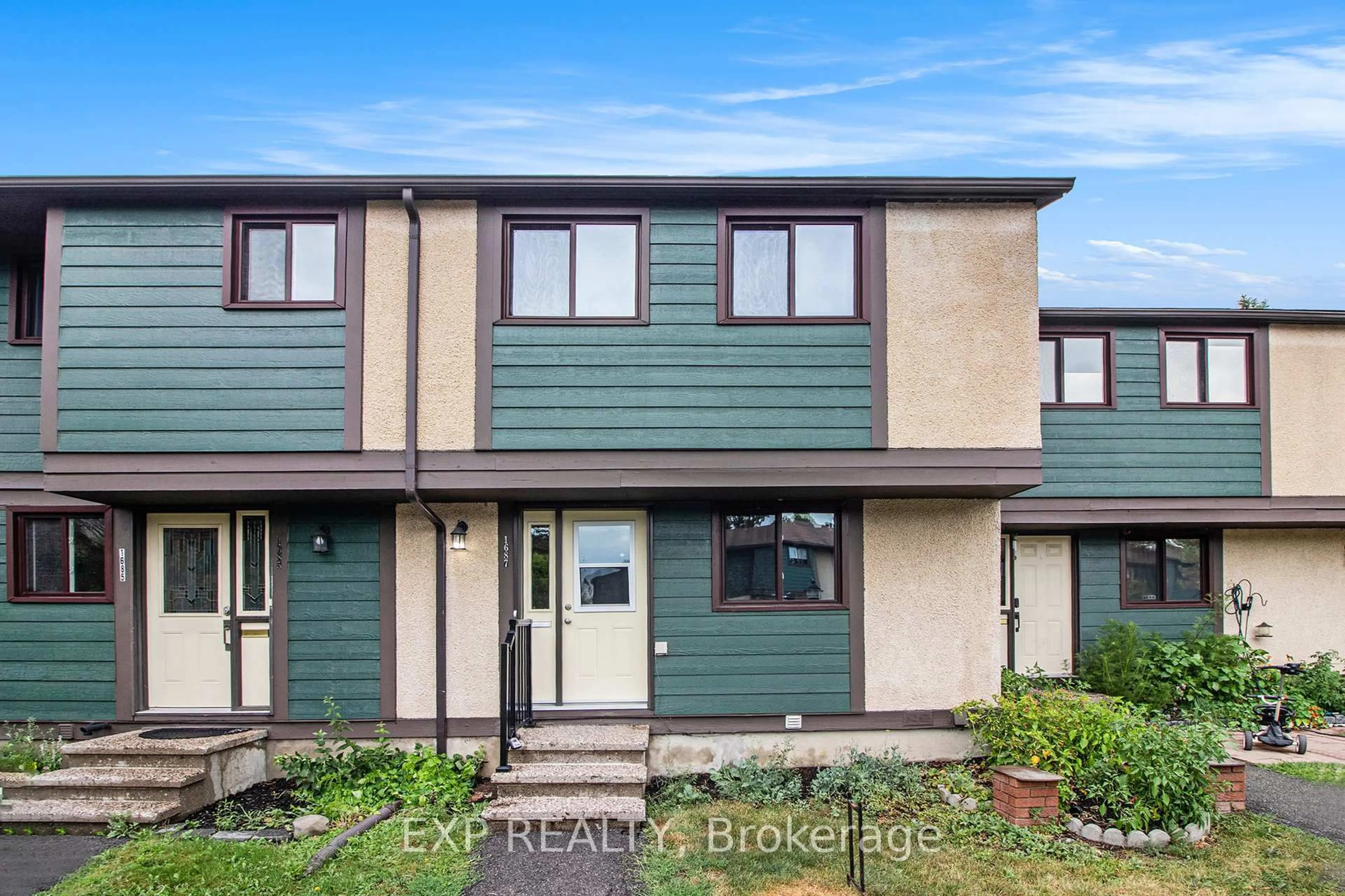 Home with vinyl exterior material, street for 1687 Meadowbrook Rd, Ottawa Ontario K1B 4W6