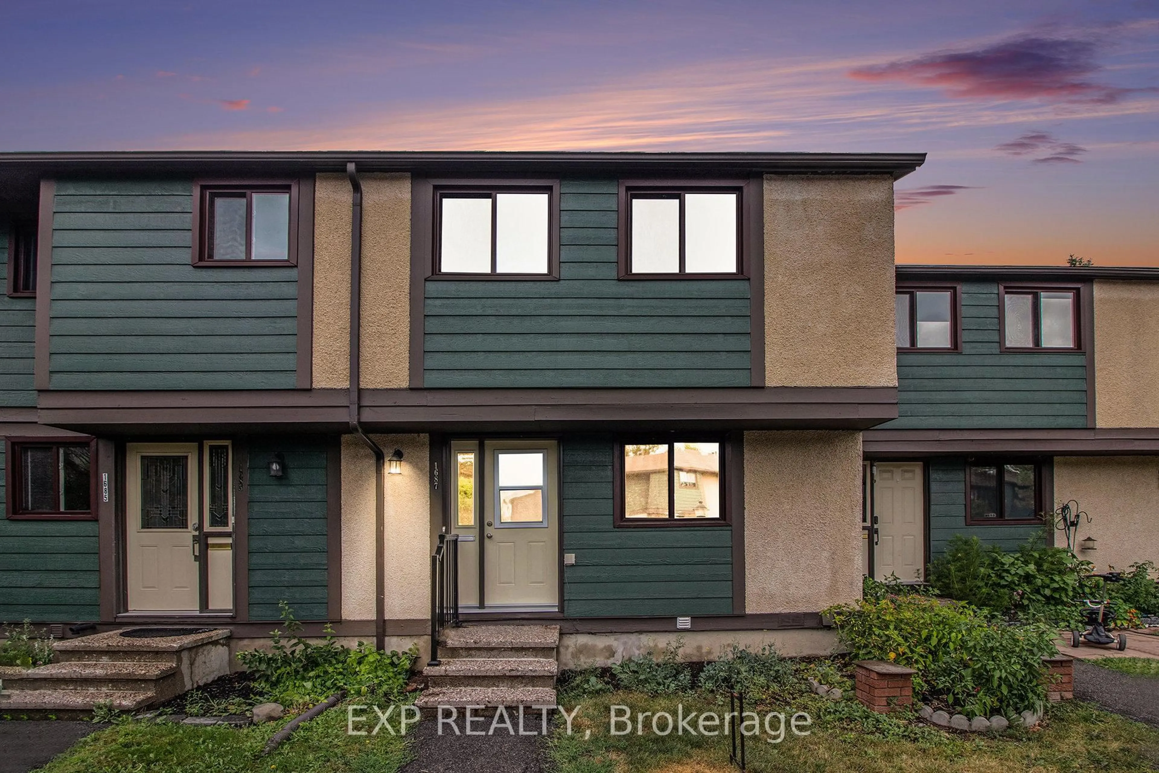 Home with vinyl exterior material, unknown for 1687 Meadowbrook Rd, Ottawa Ontario K1B 4W6