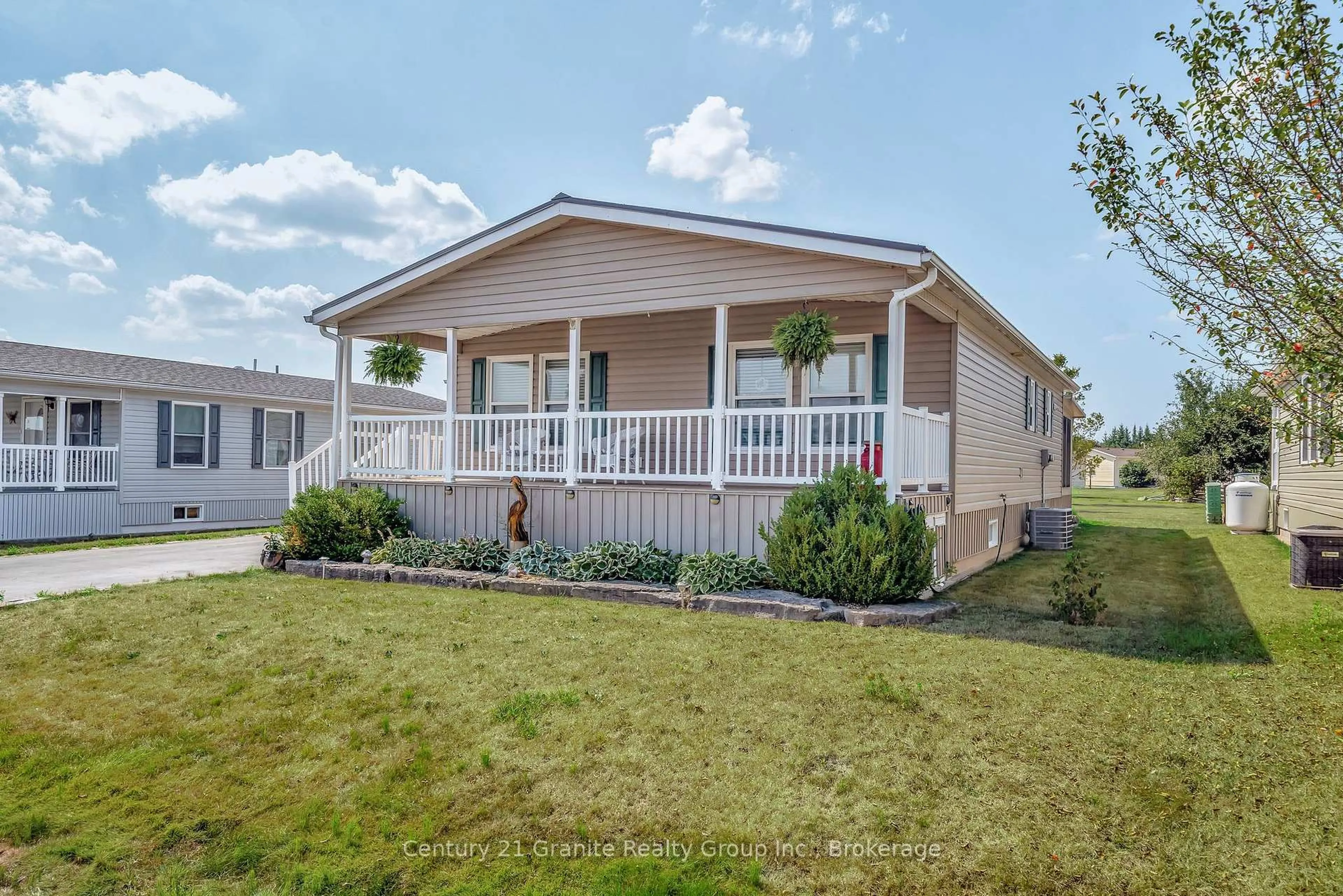 Home with vinyl exterior material, street for 58 Creekside Circ, Kawartha Lakes Ontario K0M 1L0