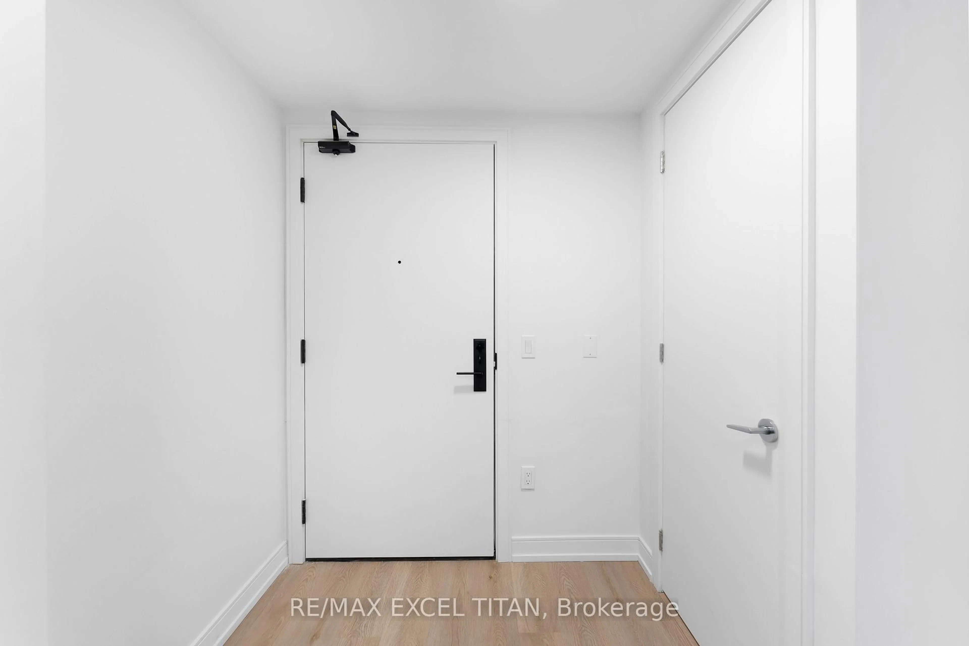 Indoor entryway for 1 Jarvis St #614, Hamilton Ontario L8R 3J2