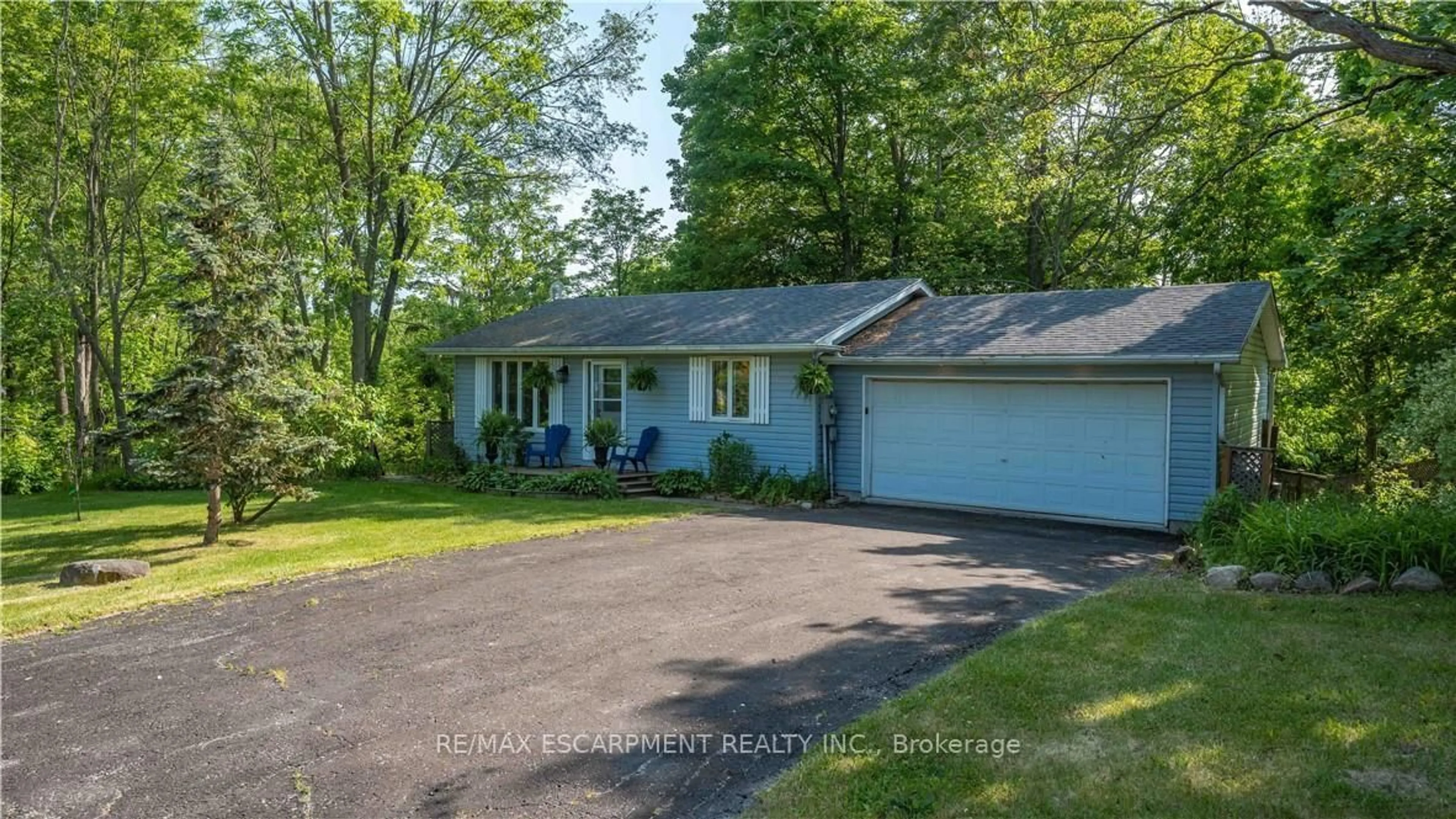 A pic from outside/outdoor area/front of a property/back of a property/a pic from drone, street for 5 King St, Norfolk Ontario N3Y 4K2