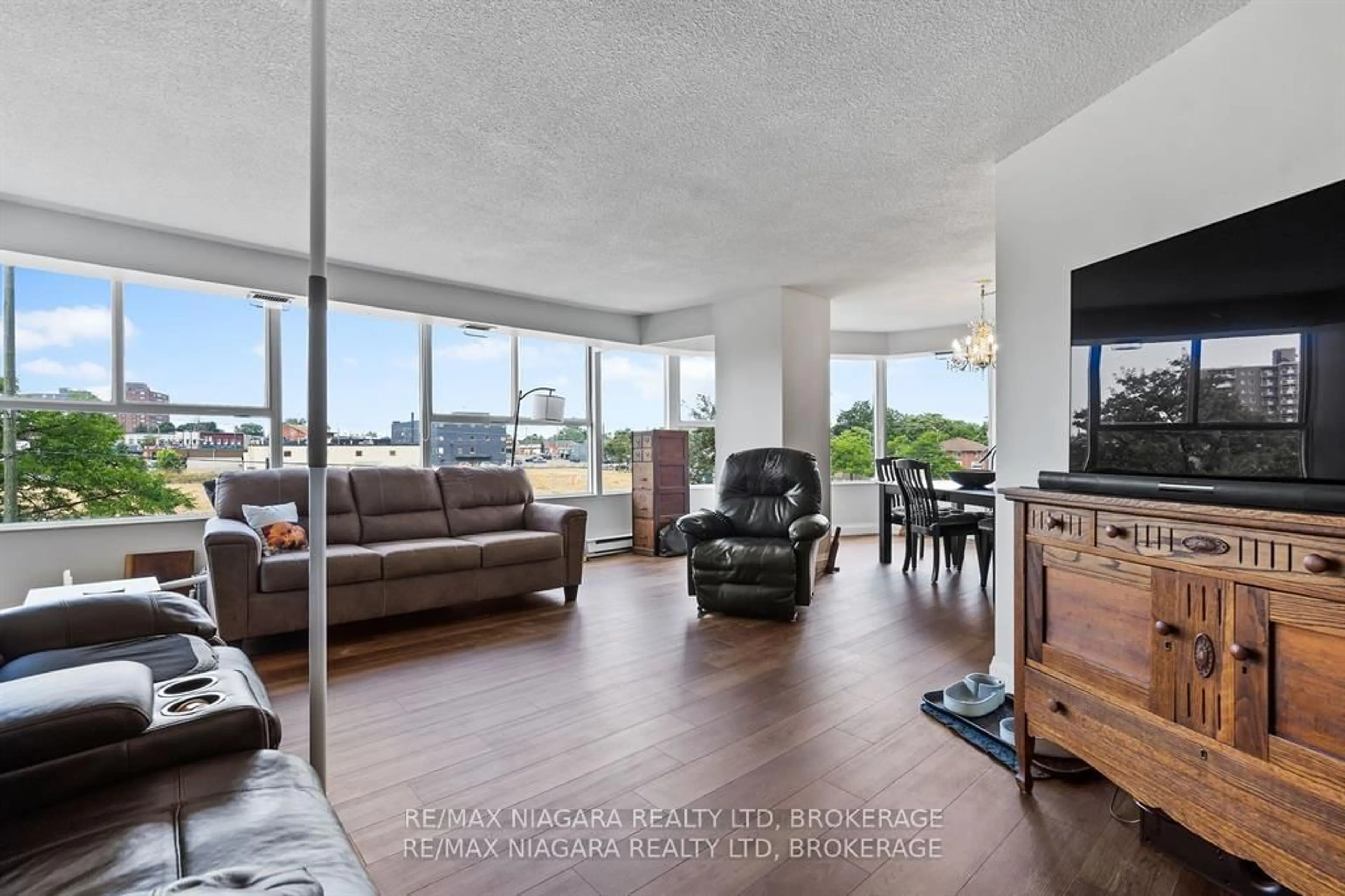 Living room with furniture, unknown for 7 Gale Cres #201, St. Catharines Ontario L2R 7M8