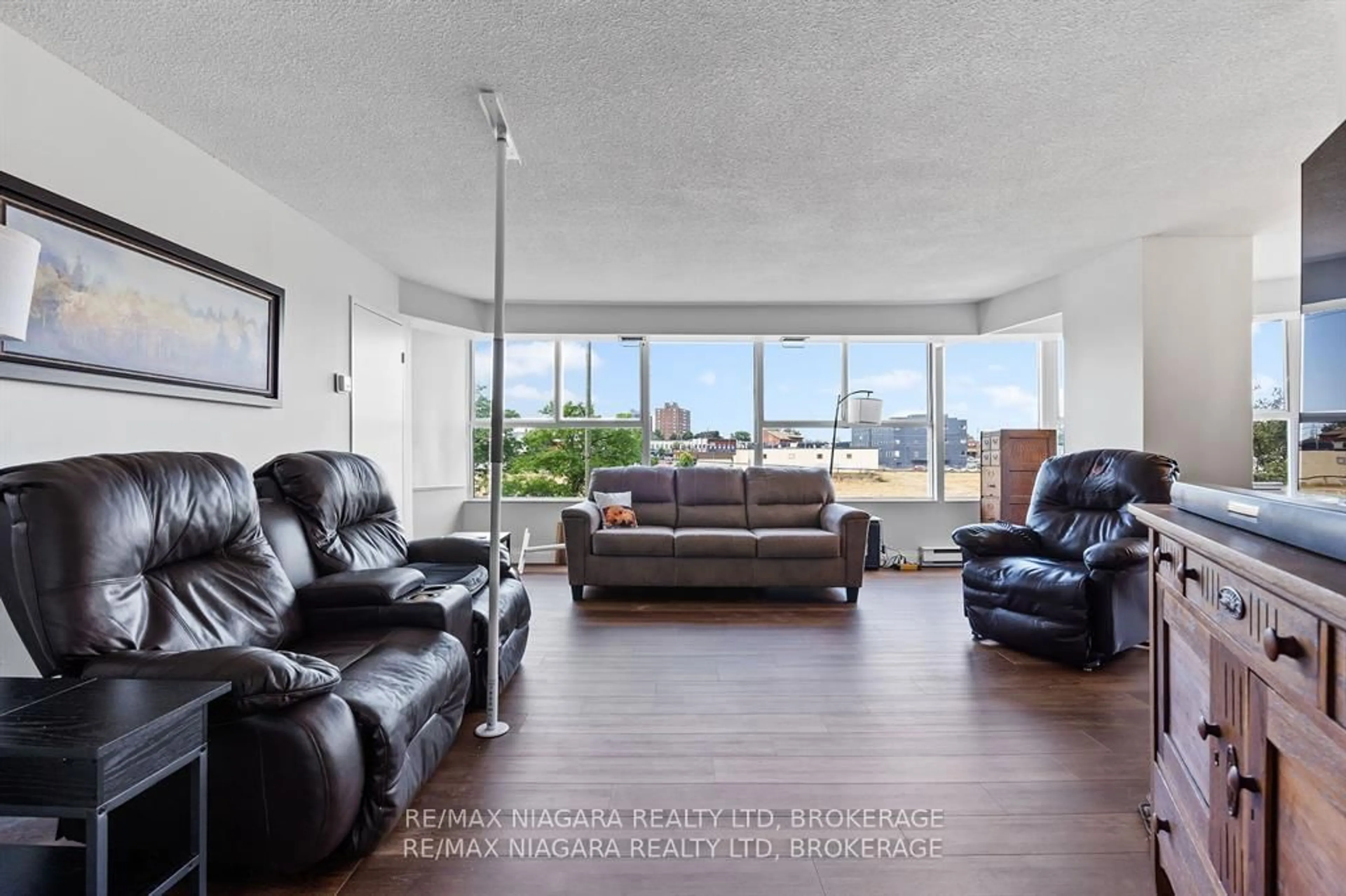 Living room with furniture, unknown for 7 Gale Cres #201, St. Catharines Ontario L2R 7M8