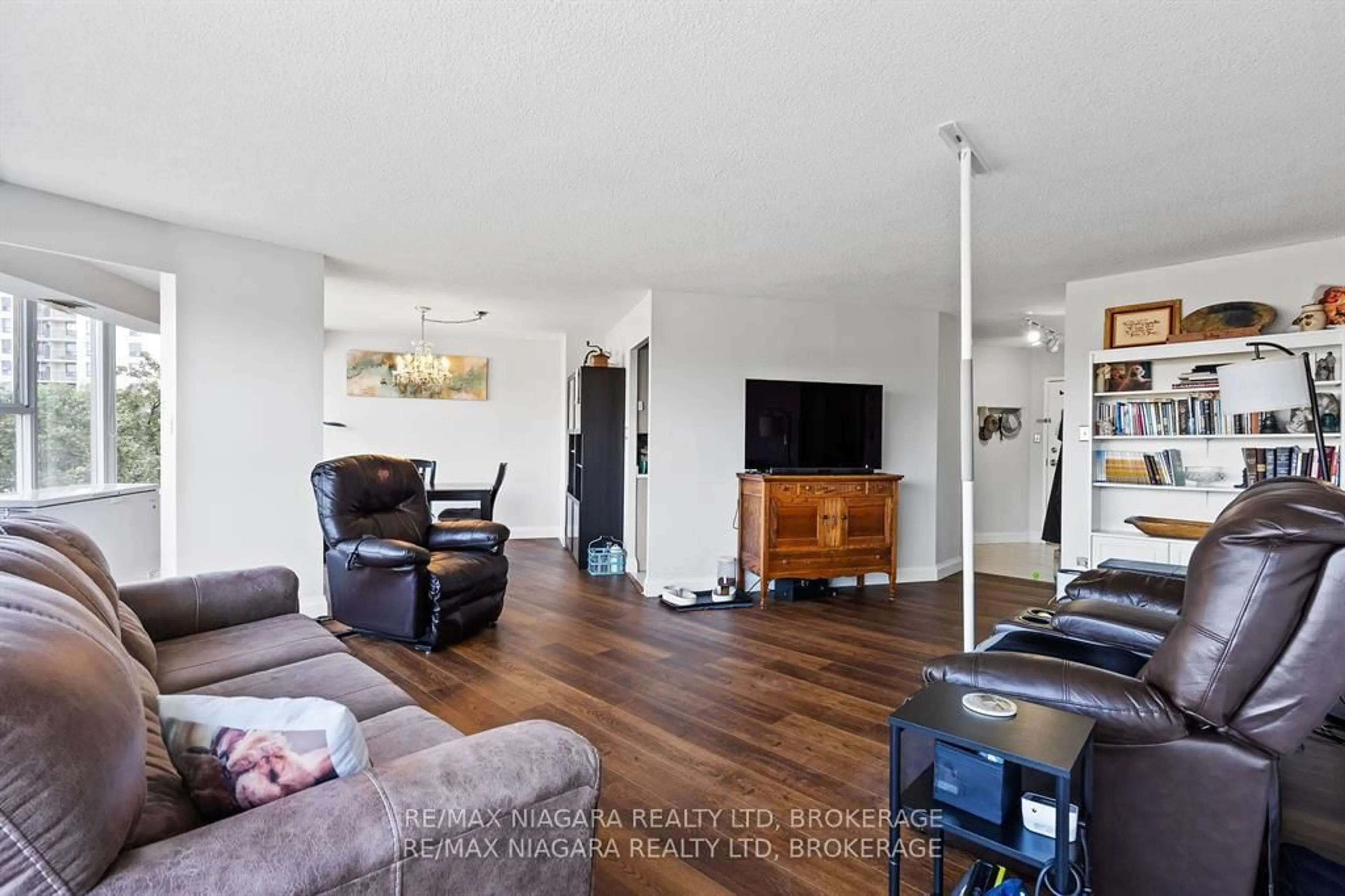 Living room with furniture, unknown for 7 Gale Cres #201, St. Catharines Ontario L2R 7M8