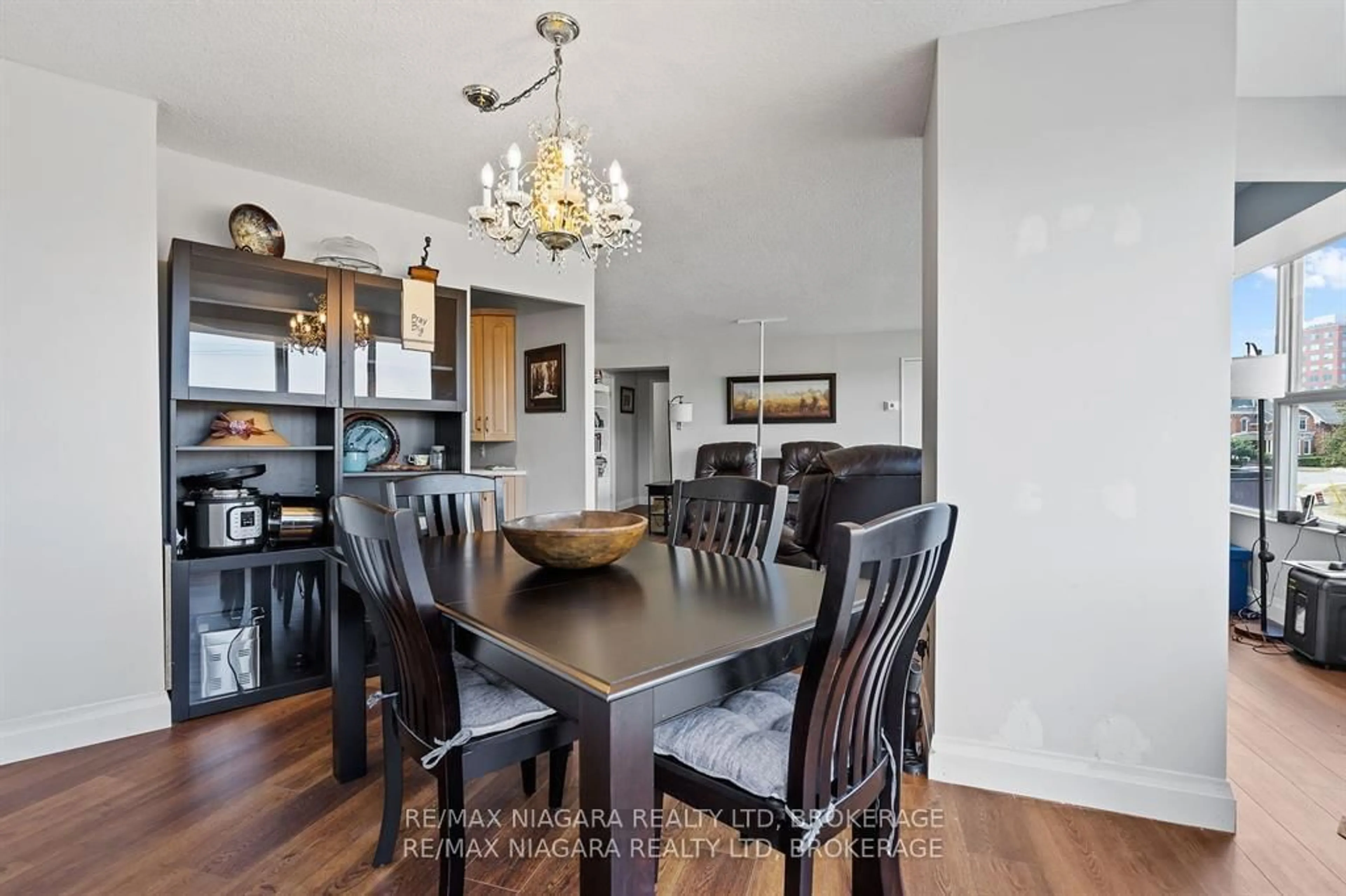 Dining room, wood/laminate floor for 7 Gale Cres #201, St. Catharines Ontario L2R 7M8