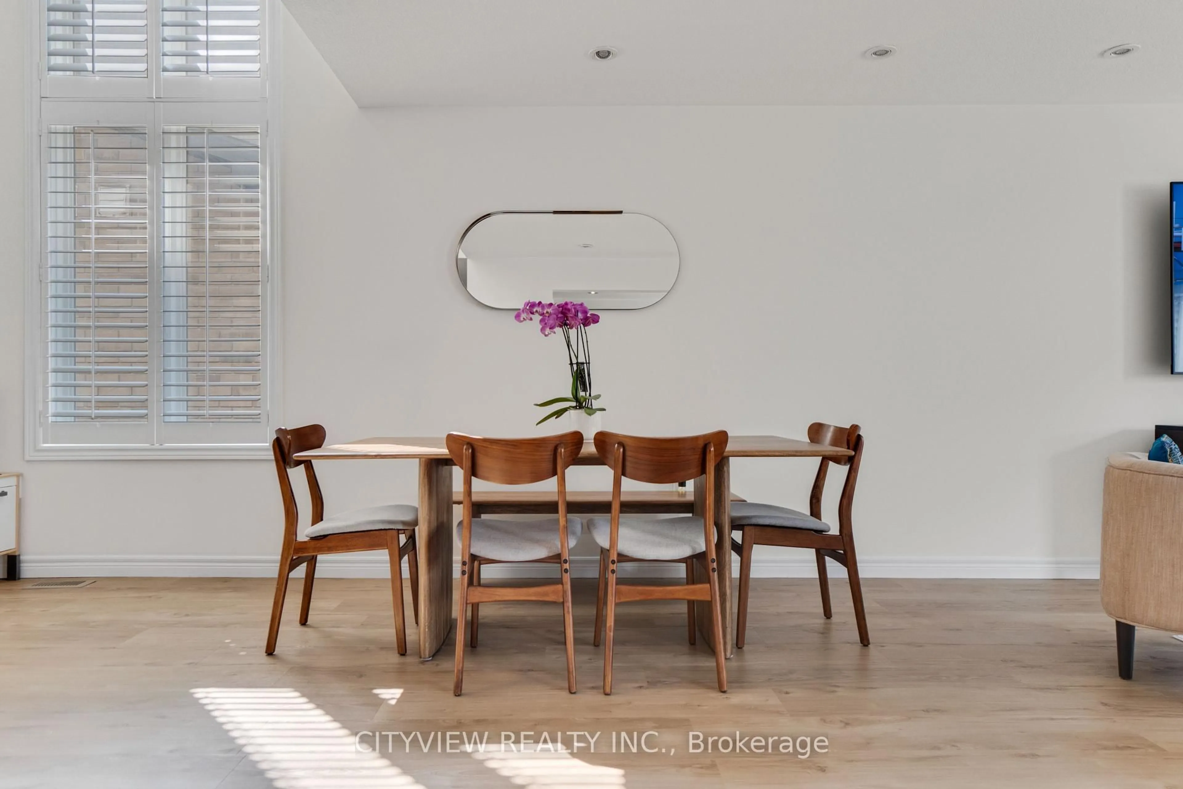Dining room, wood/laminate floor for 41 Bellagio Ave, Hamilton Ontario L0R 1P0