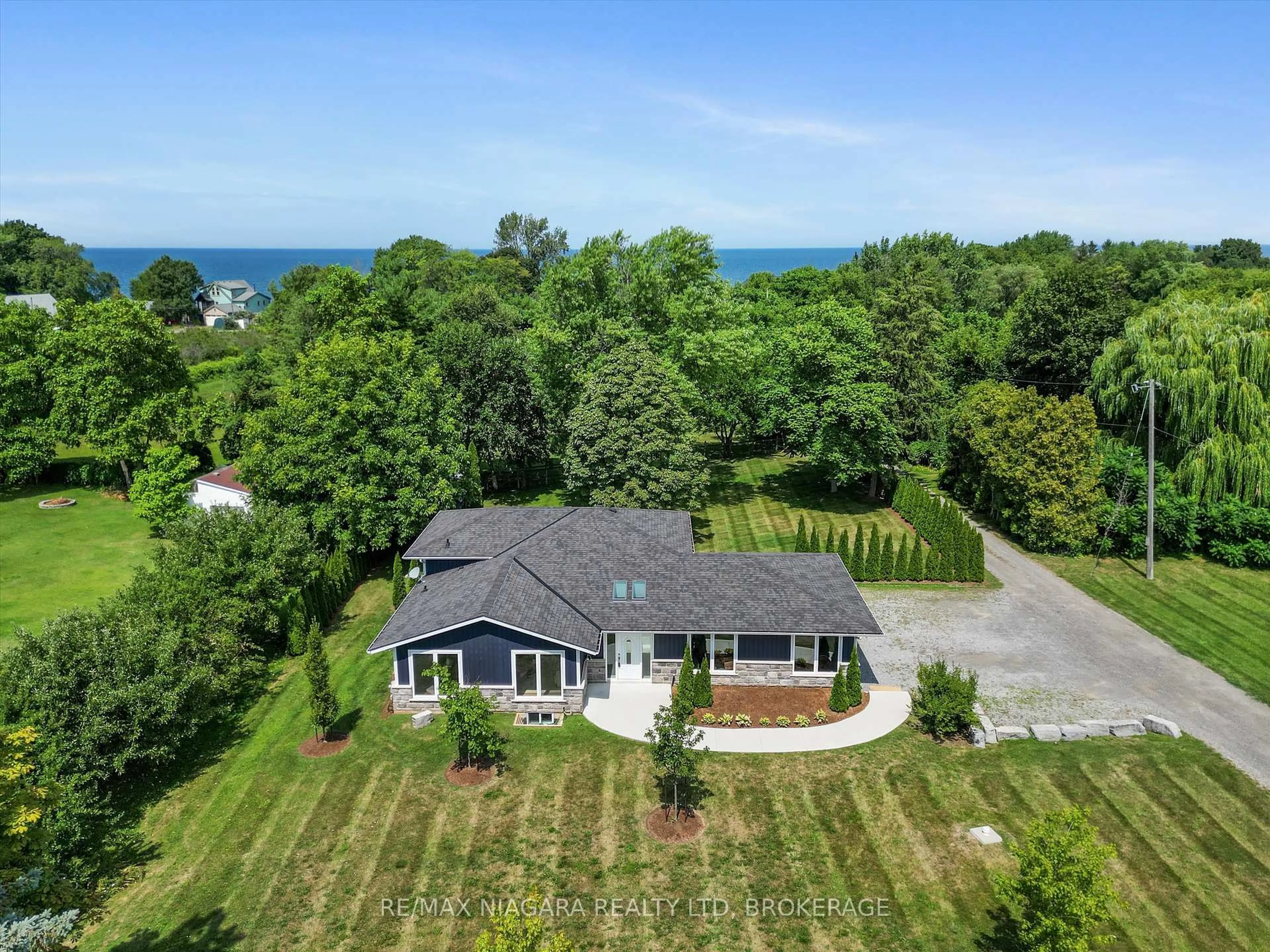 A pic from outside/outdoor area/front of a property/back of a property/a pic from drone, water/lake/river/ocean view for 792 Lakeshore Rd, Niagara-on-the-Lake Ontario L0S 1J0
