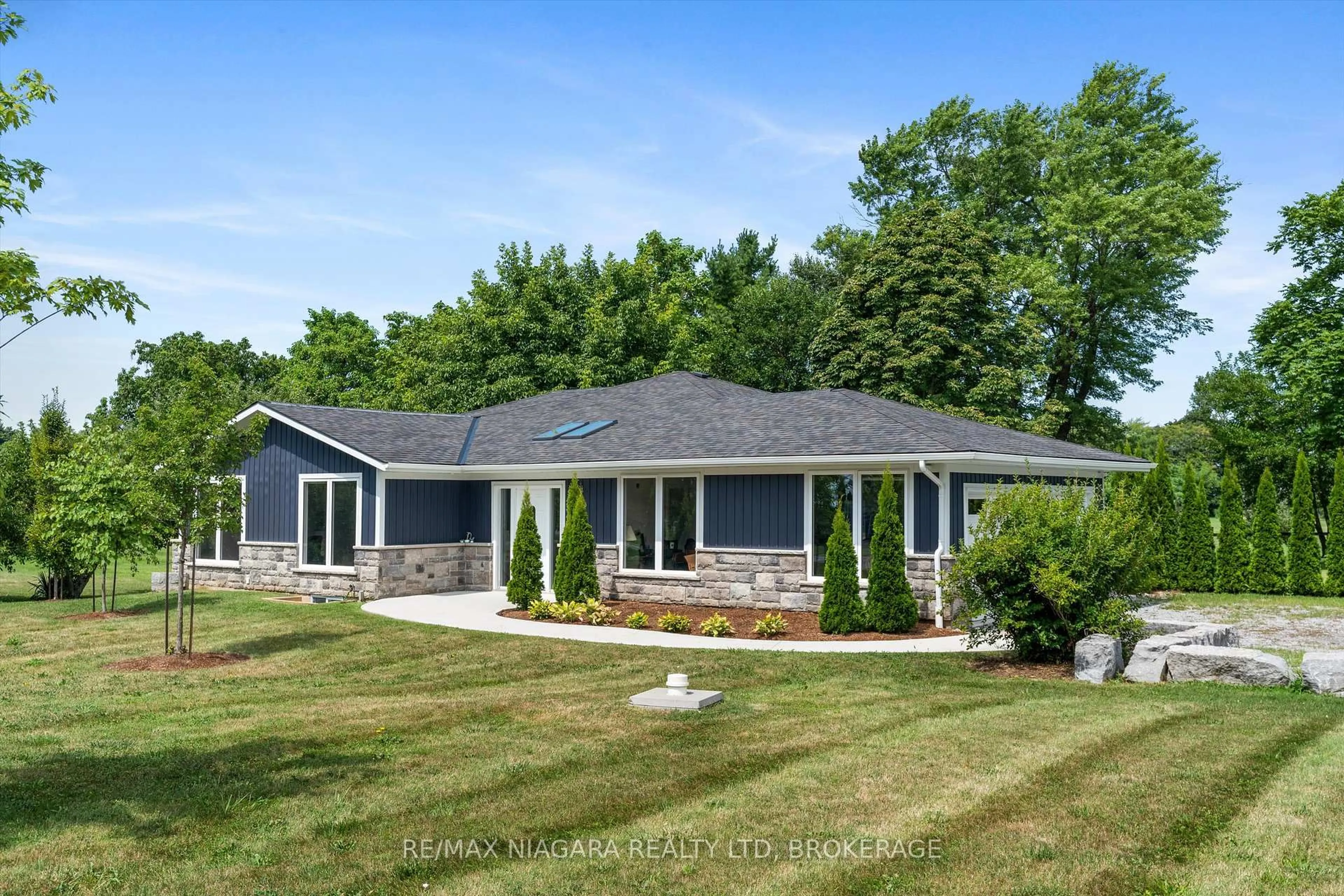 Unknown for 792 Lakeshore Rd, Niagara-on-the-Lake Ontario L0S 1J0
