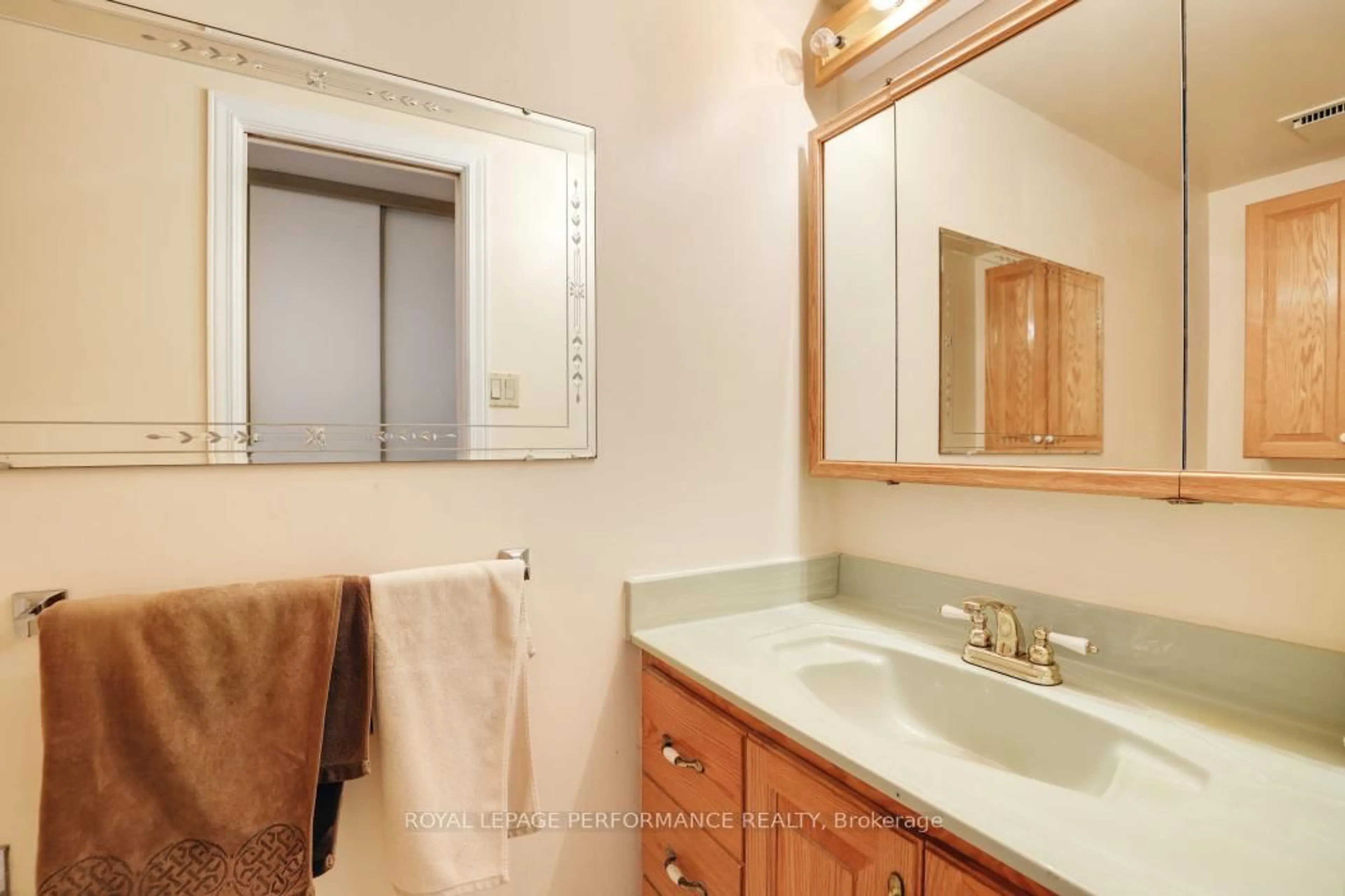 Standard bathroom, ceramic/tile floor for 1870 Robinwood Pl, Ottawa Ontario K1C 6L7