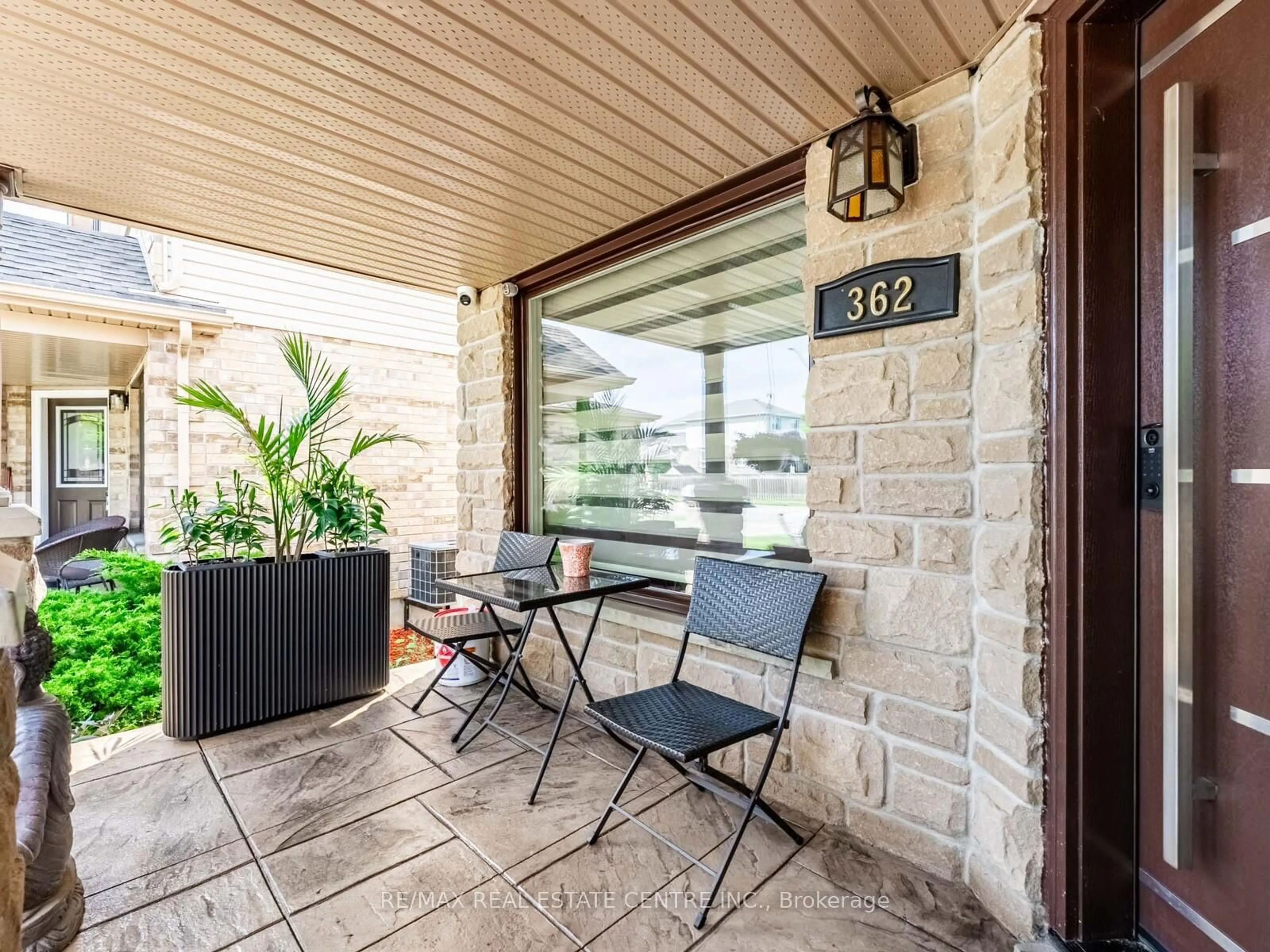 Patio, street for 362 Kerwood Dr, Cambridge Ontario N3C 4L9
