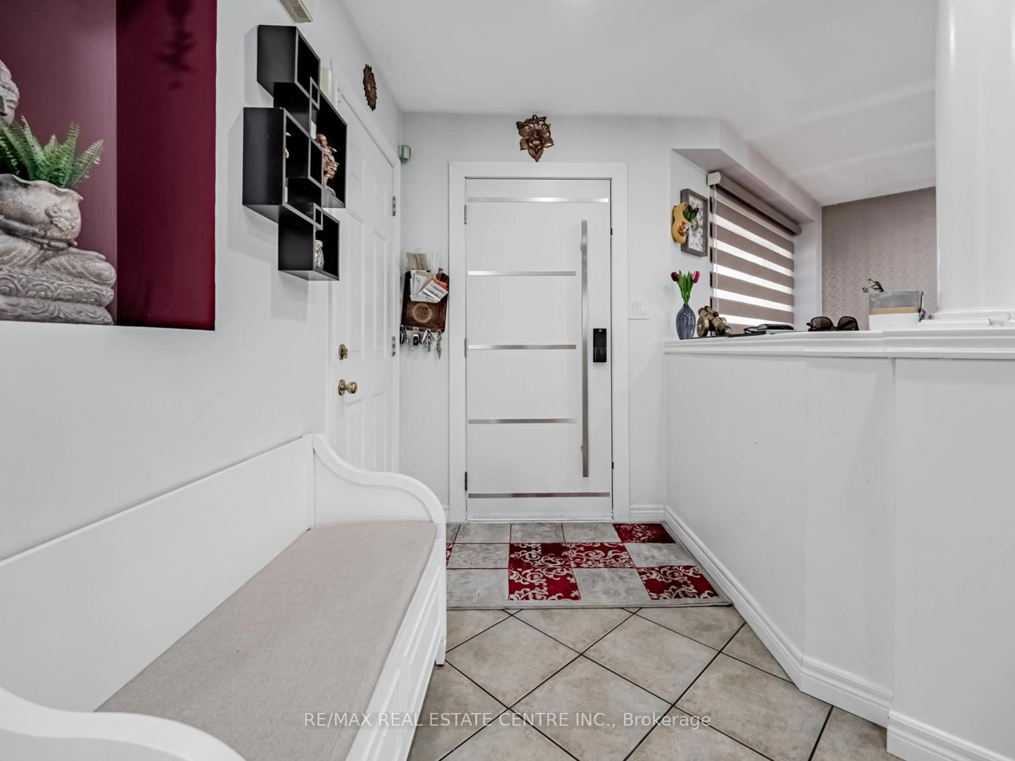 Indoor entryway for 362 Kerwood Dr, Cambridge Ontario N3C 4L9