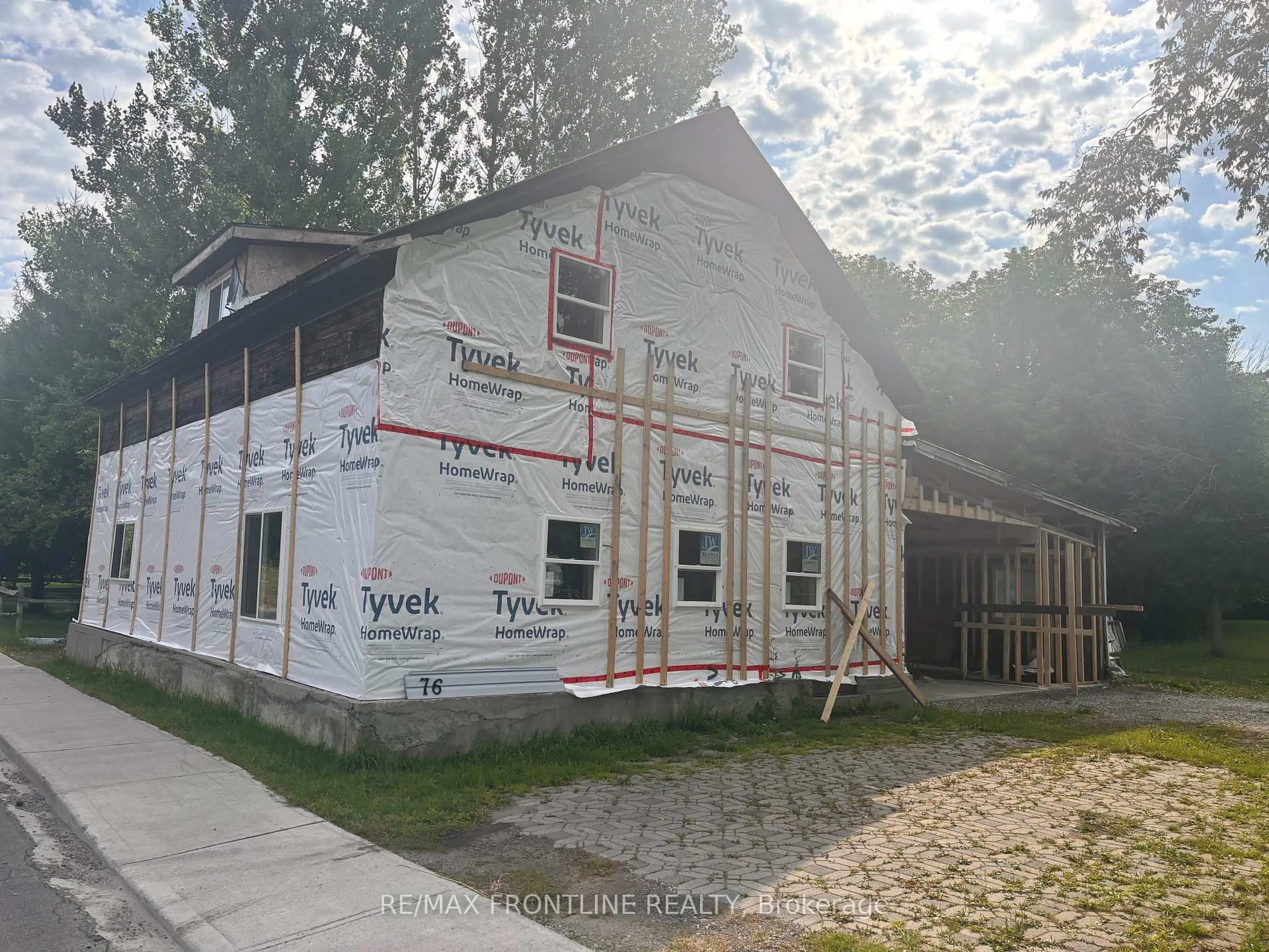 Home with vinyl exterior material, building for 76 South St, Lanark Ontario K0G 1K0