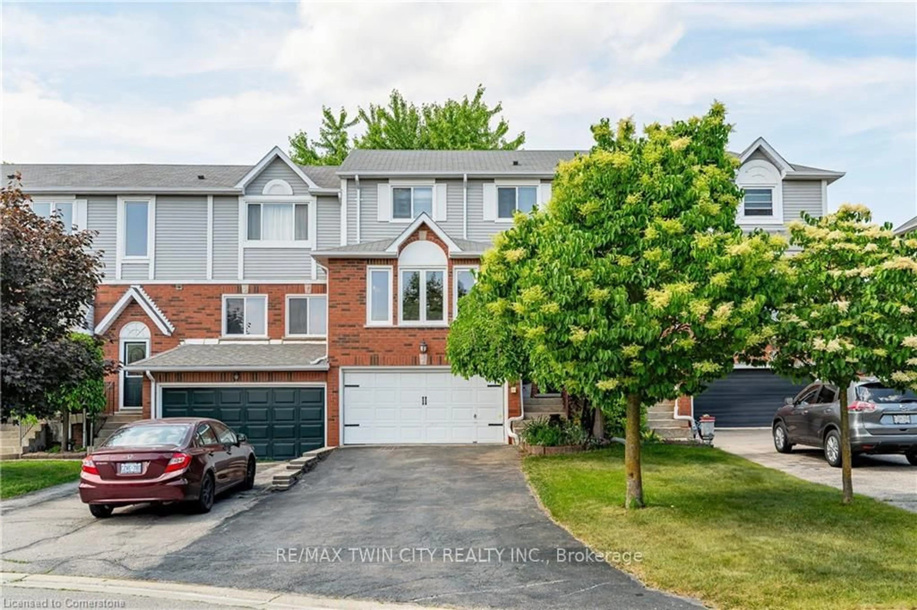 A pic from outside/outdoor area/front of a property/back of a property/a pic from drone, street for 64 Fairgreen Clse, Cambridge Ontario N1T 1T7
