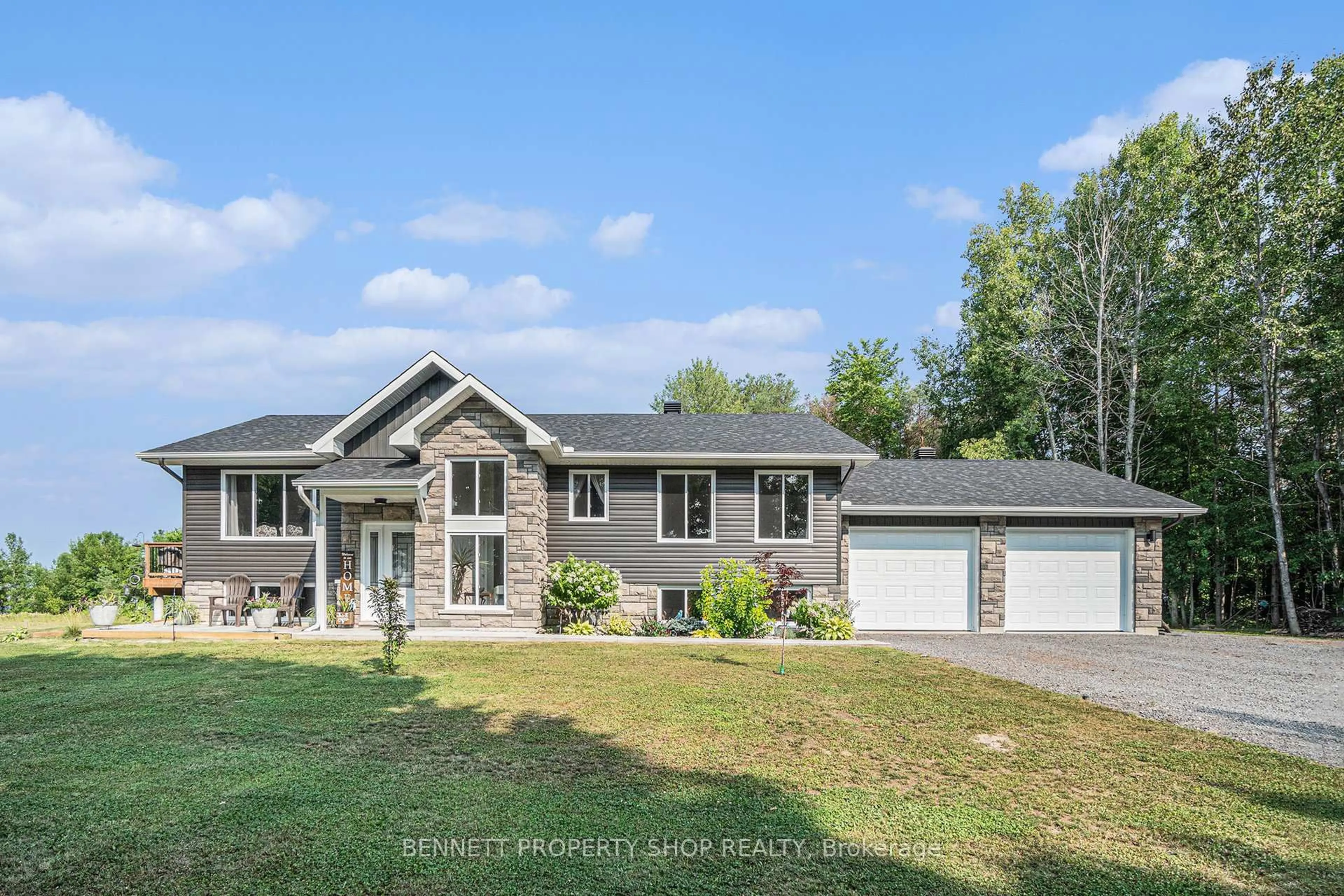 Home with vinyl exterior material, unknown for 8 Red Door Lane, Renfrew Ontario K7V 3Z8