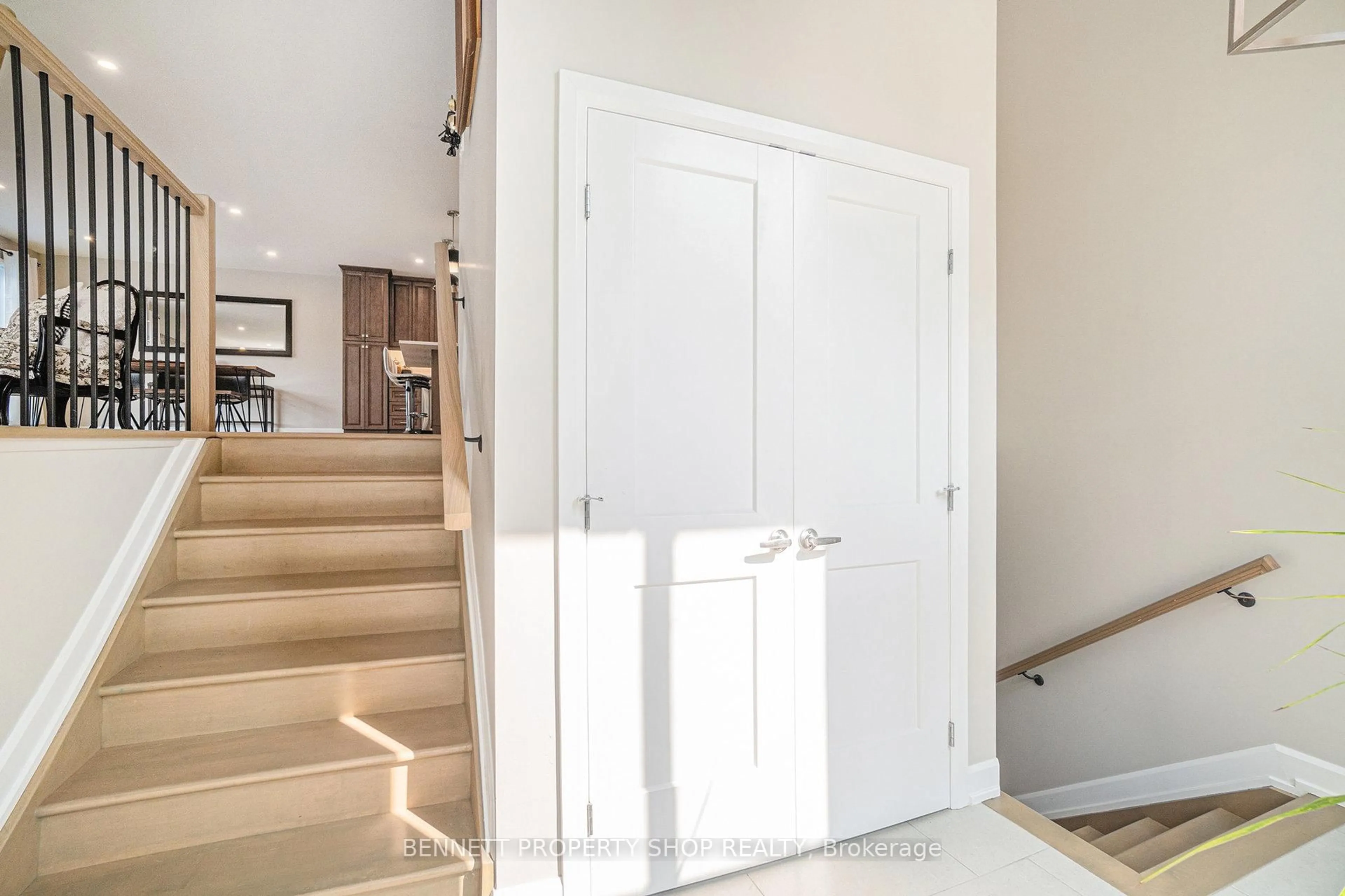 Indoor entryway for 8 Red Door Lane, Renfrew Ontario K7V 3Z8
