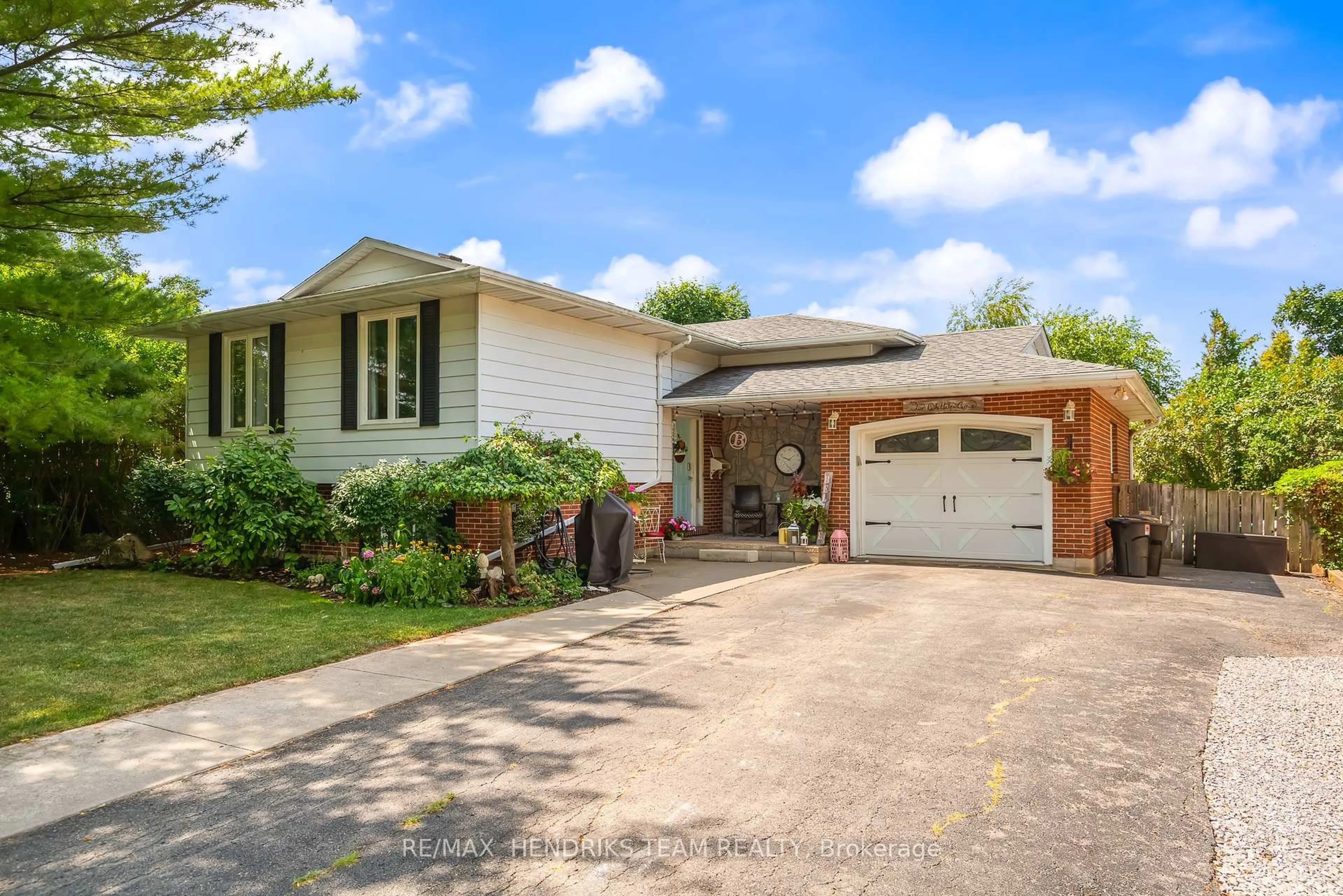 Home with brick exterior material, street for 5 Whittaker Ave, Grimsby Ontario L3M 3J2