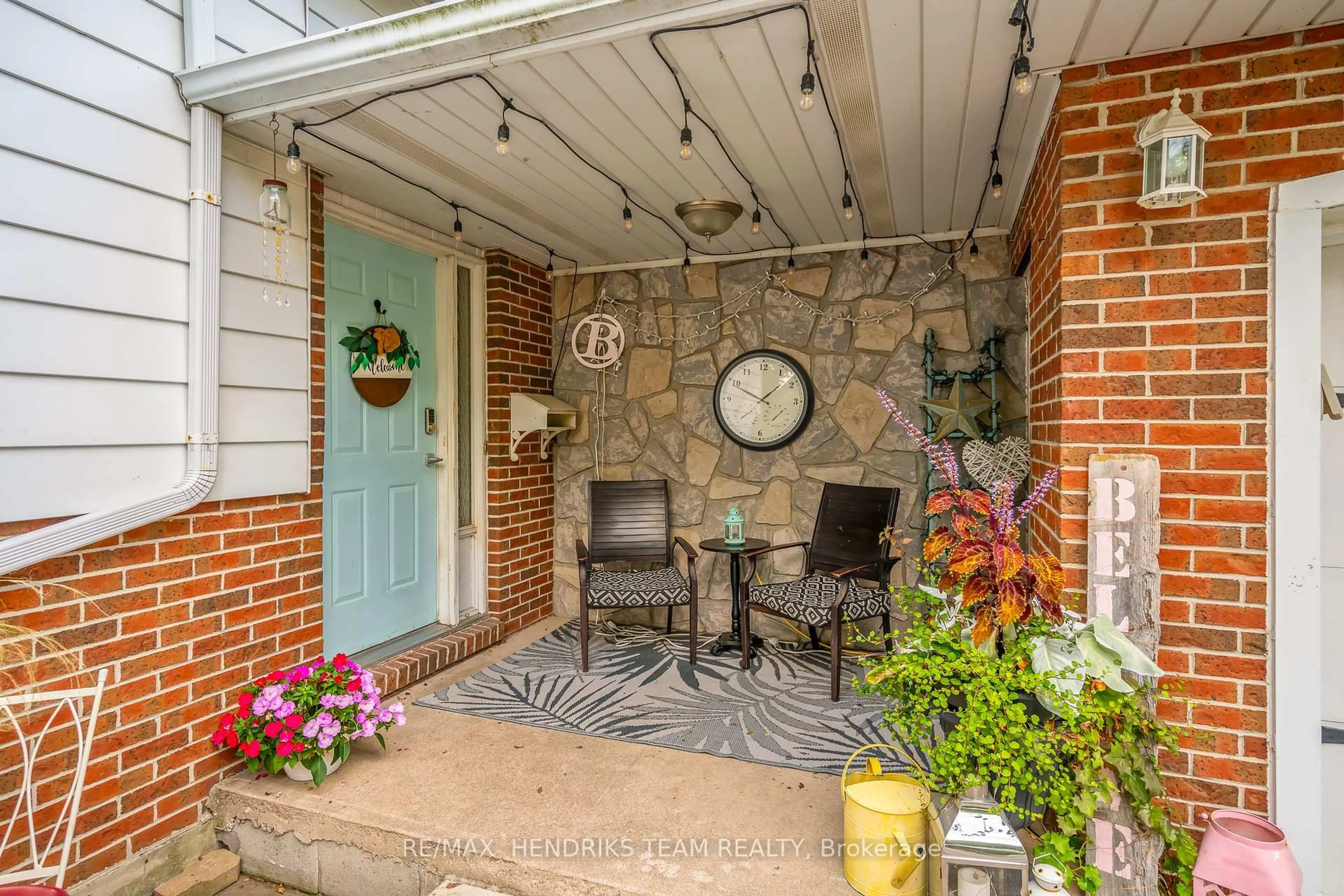 Indoor entryway for 5 Whittaker Ave, Grimsby Ontario L3M 3J2