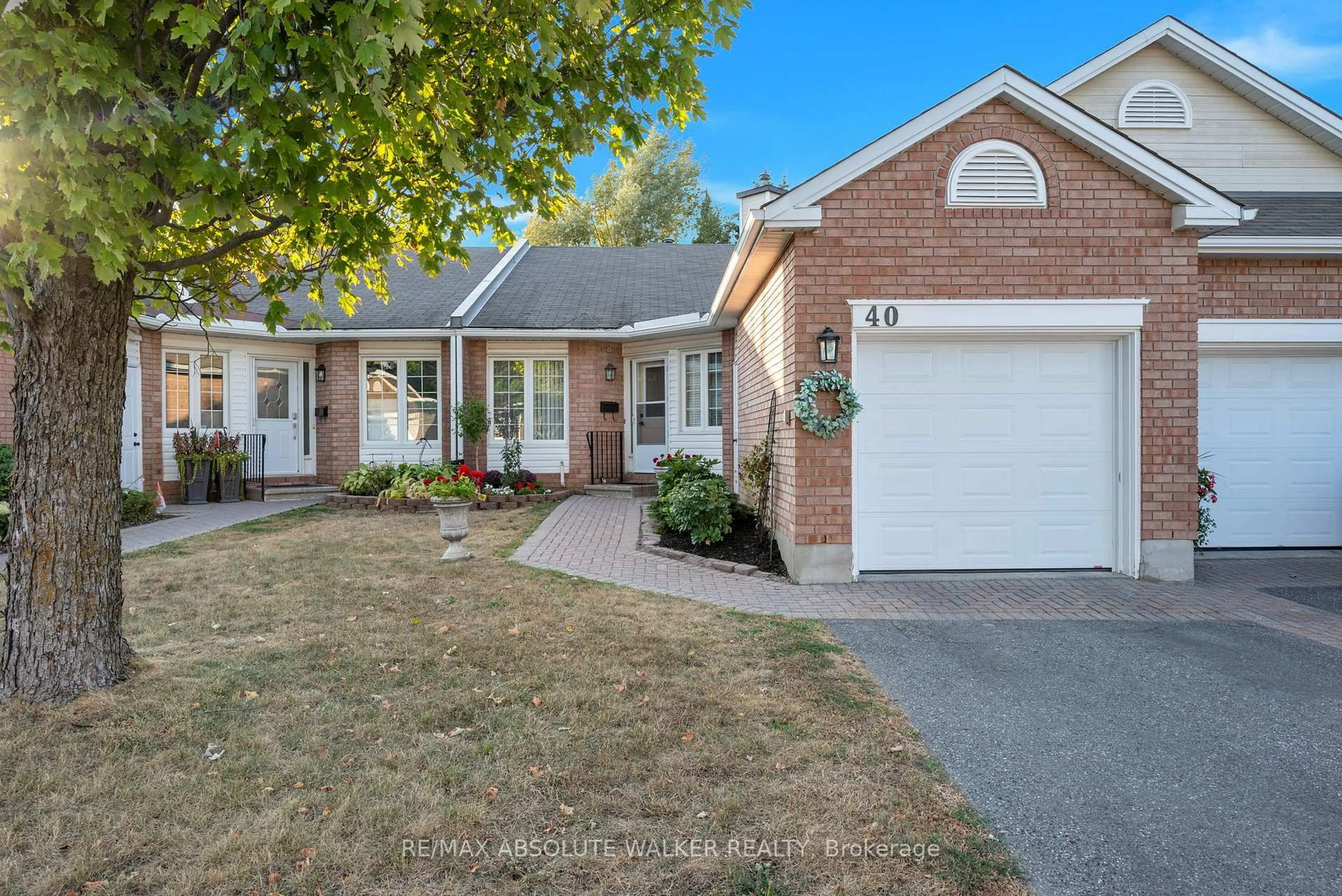 Home with brick exterior material, street for 40 Grand Harbour Crt #20, Stittsville Ontario K2S 1H1