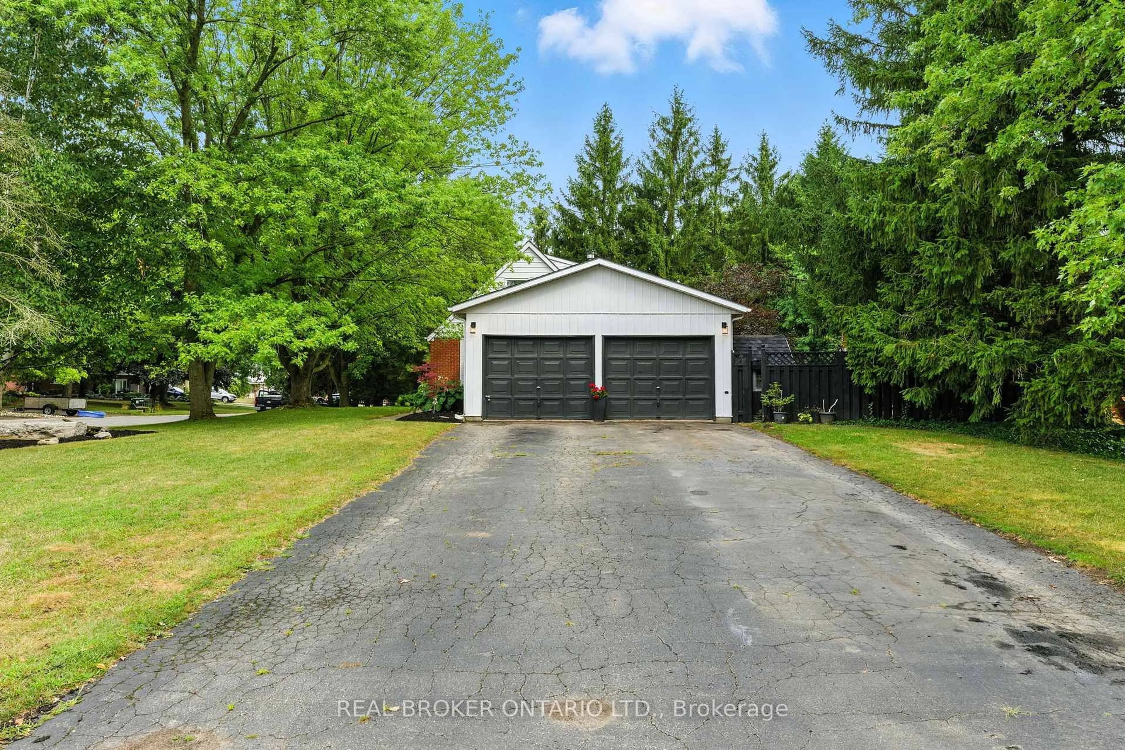 A pic from outside/outdoor area/front of a property/back of a property/a pic from drone, street for 18 Isabel Dr, Brant Ontario N3T 0L8