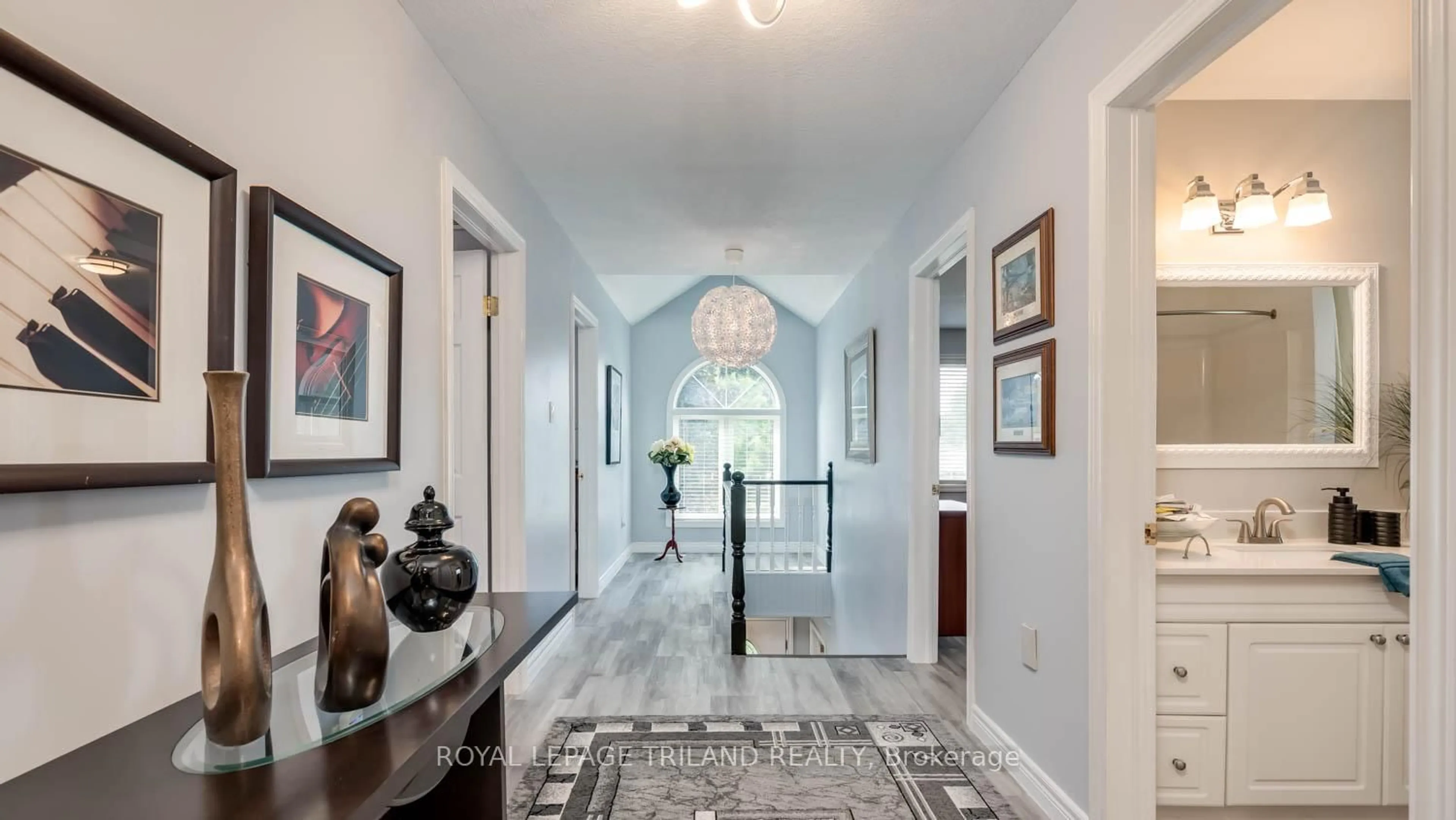 Indoor entryway for 458 Boler Rd, London South Ontario N6K 2K7