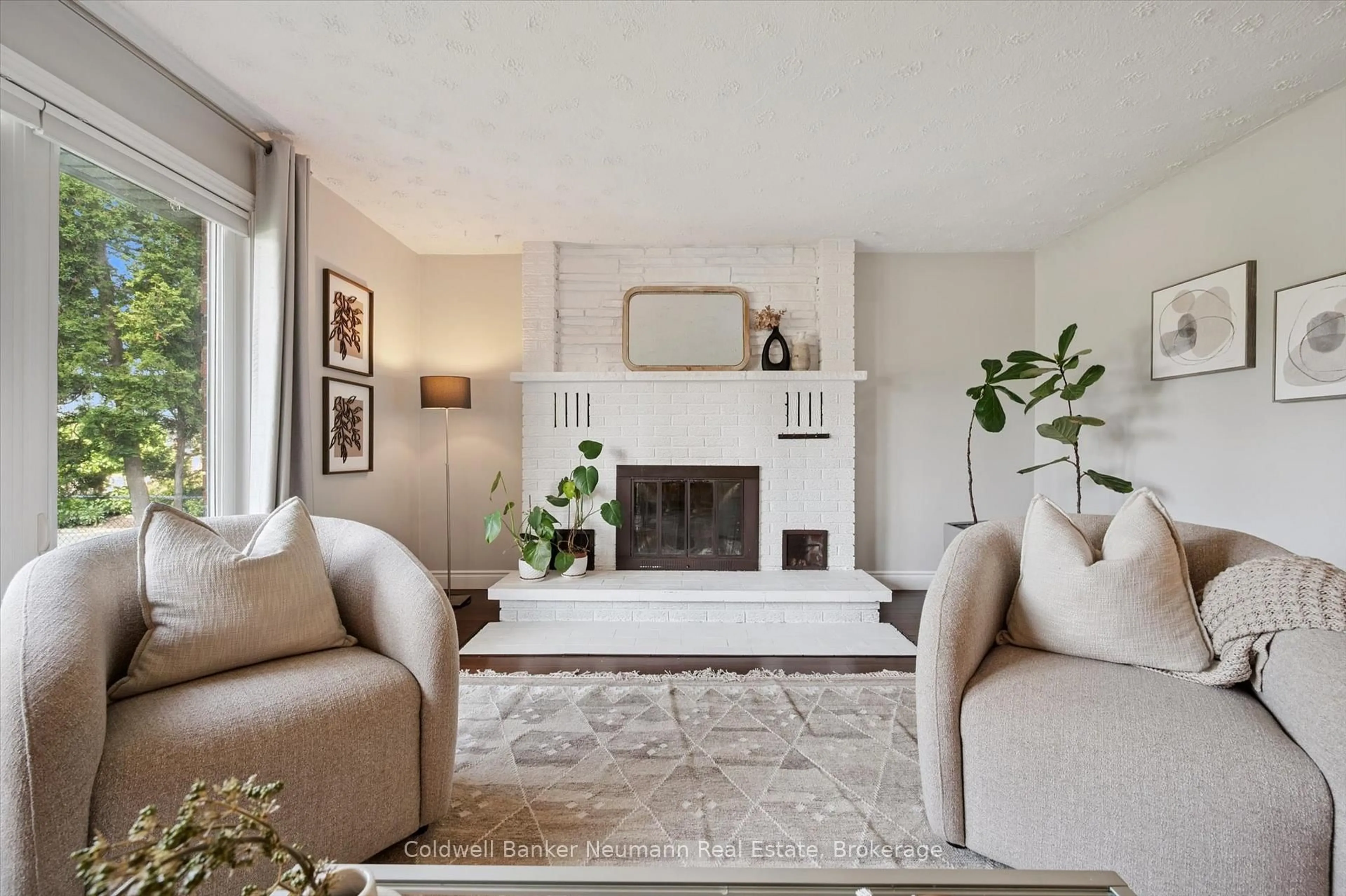 Living room with furniture, unknown for 251 Metcalfe St, Guelph Ontario N1E 4Y8