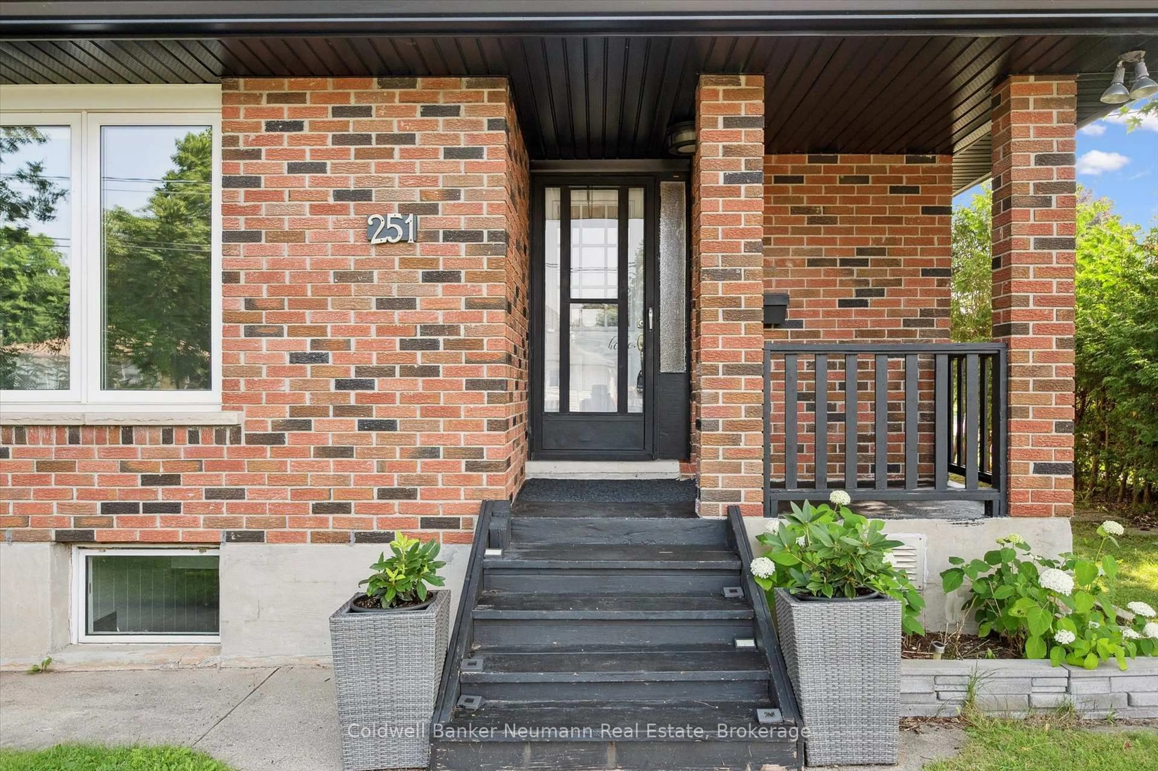 Home with brick exterior material, street for 251 Metcalfe St, Guelph Ontario N1E 4Y8