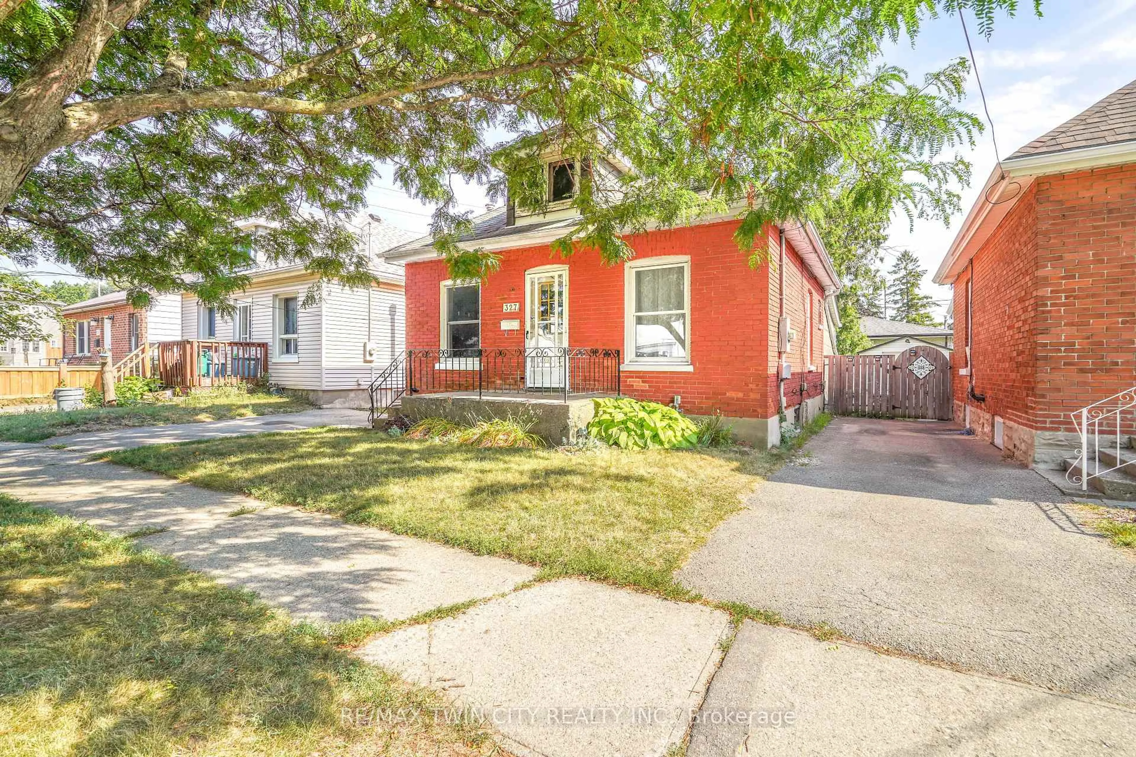 Unknown for 327 Sheridan St, Brantford Ontario N3S 4R8