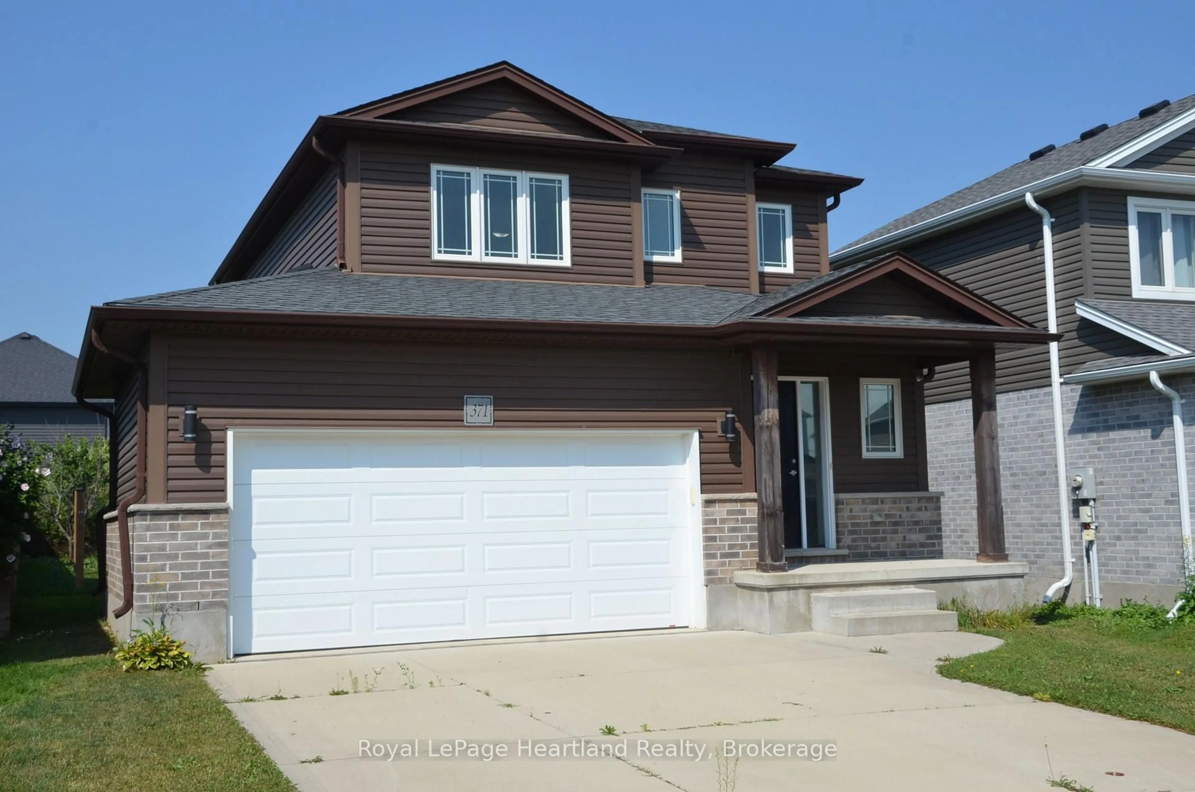 Home with vinyl exterior material, street for 371 BEECH St, Lucan Biddulph Ontario N0M 2J0